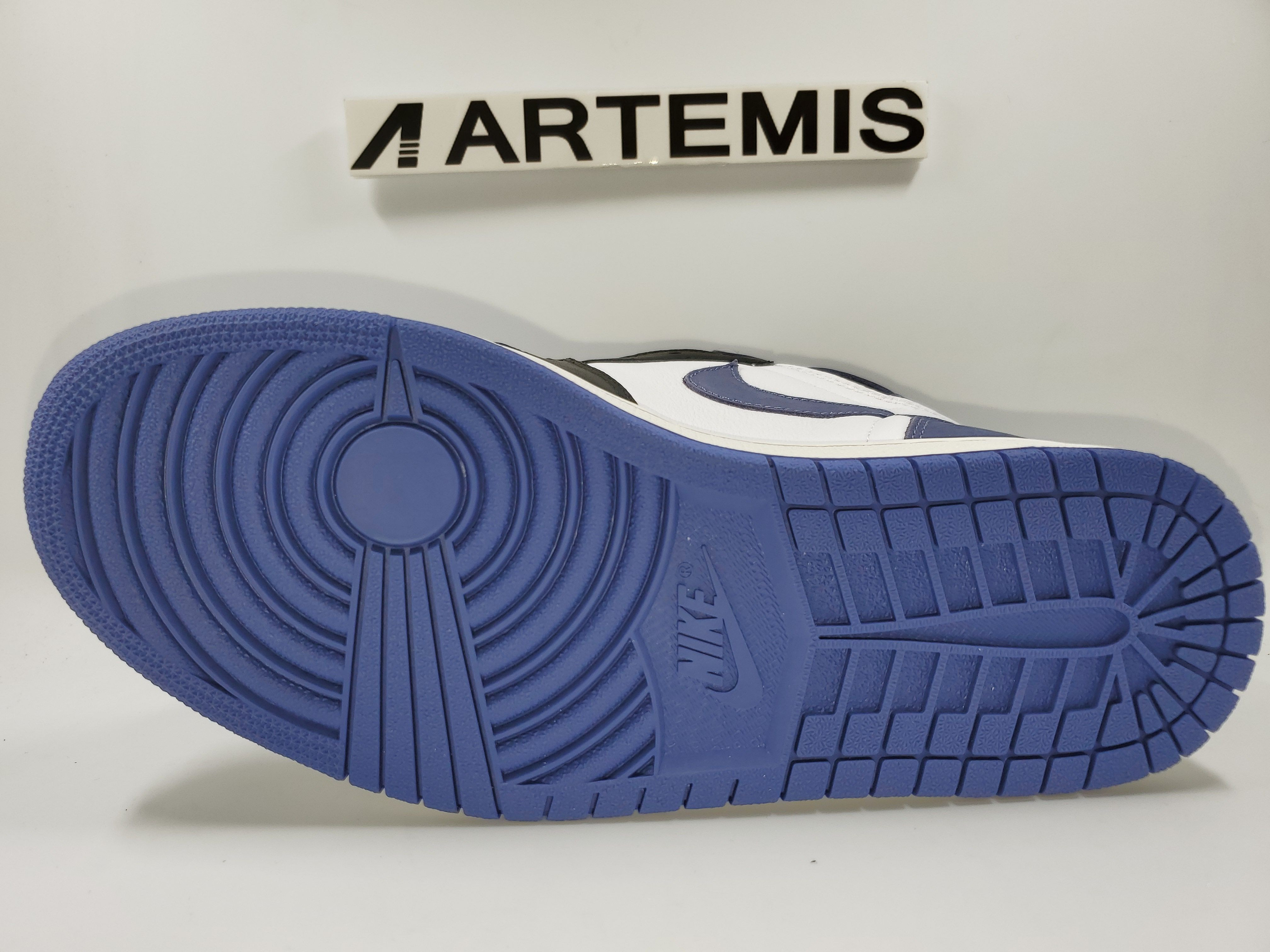 Air Jordan 1 Retro High Blue Moon