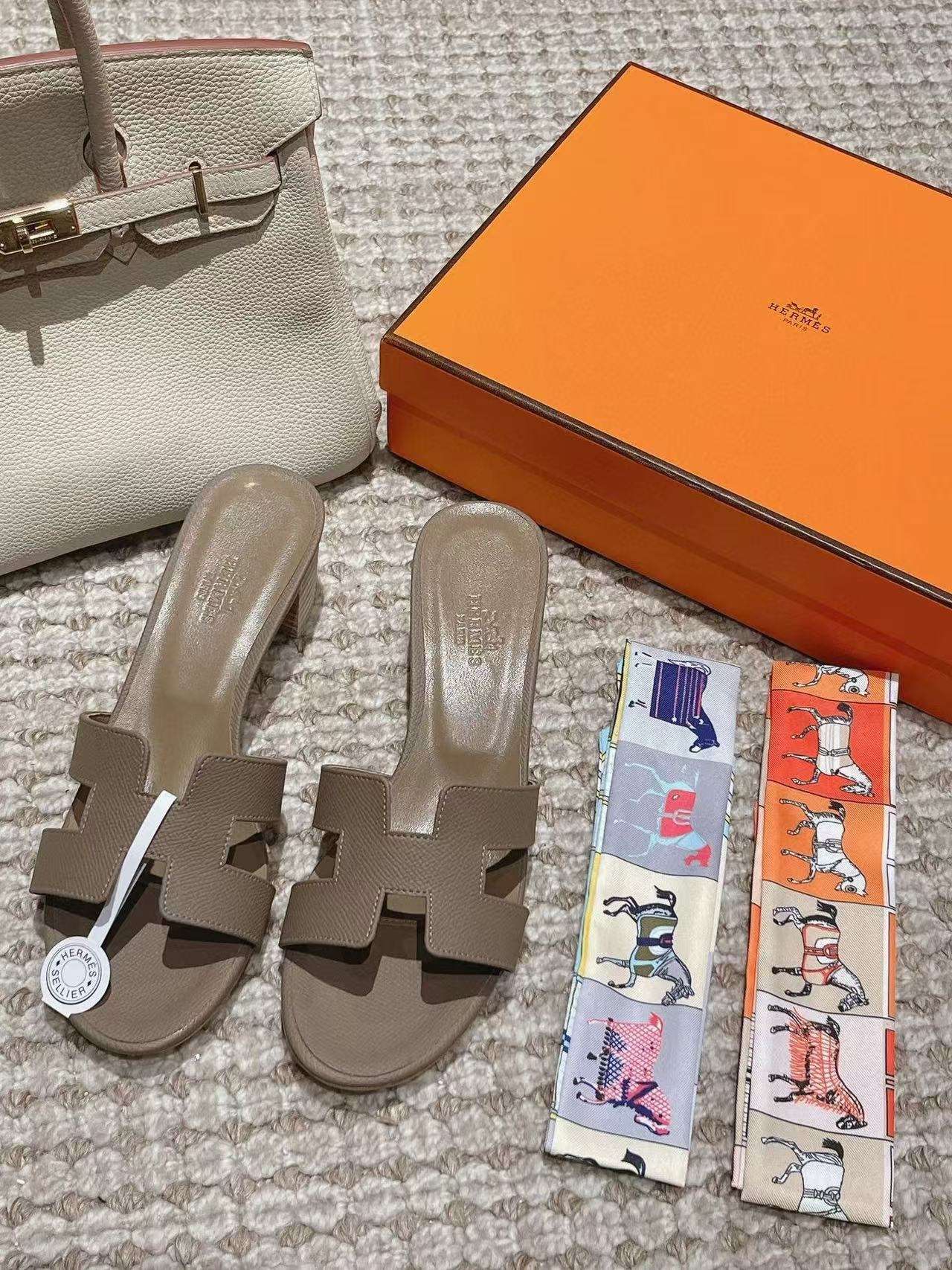 UA Hermès Oasis sandal