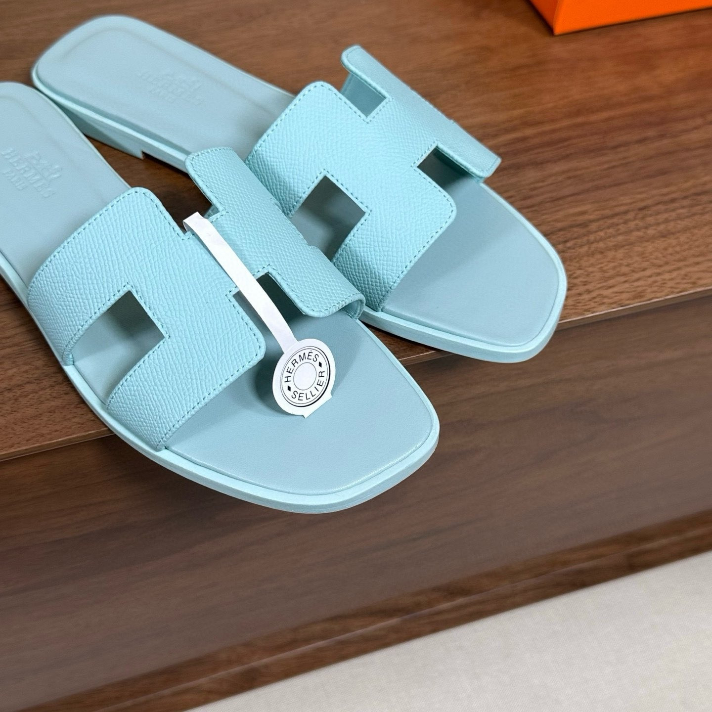 UA Hermès Oran sandal