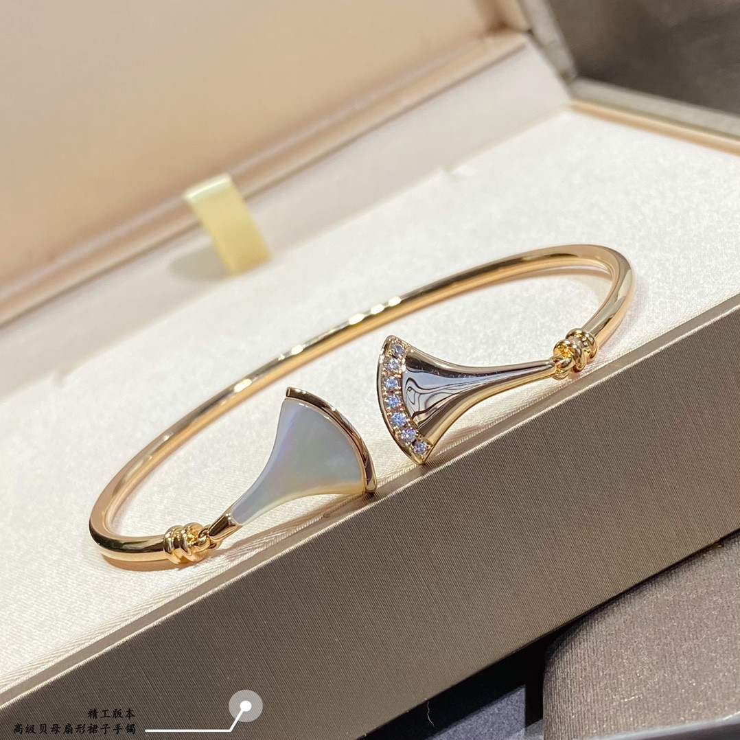 B*l*ai scalloped skirt bracelet