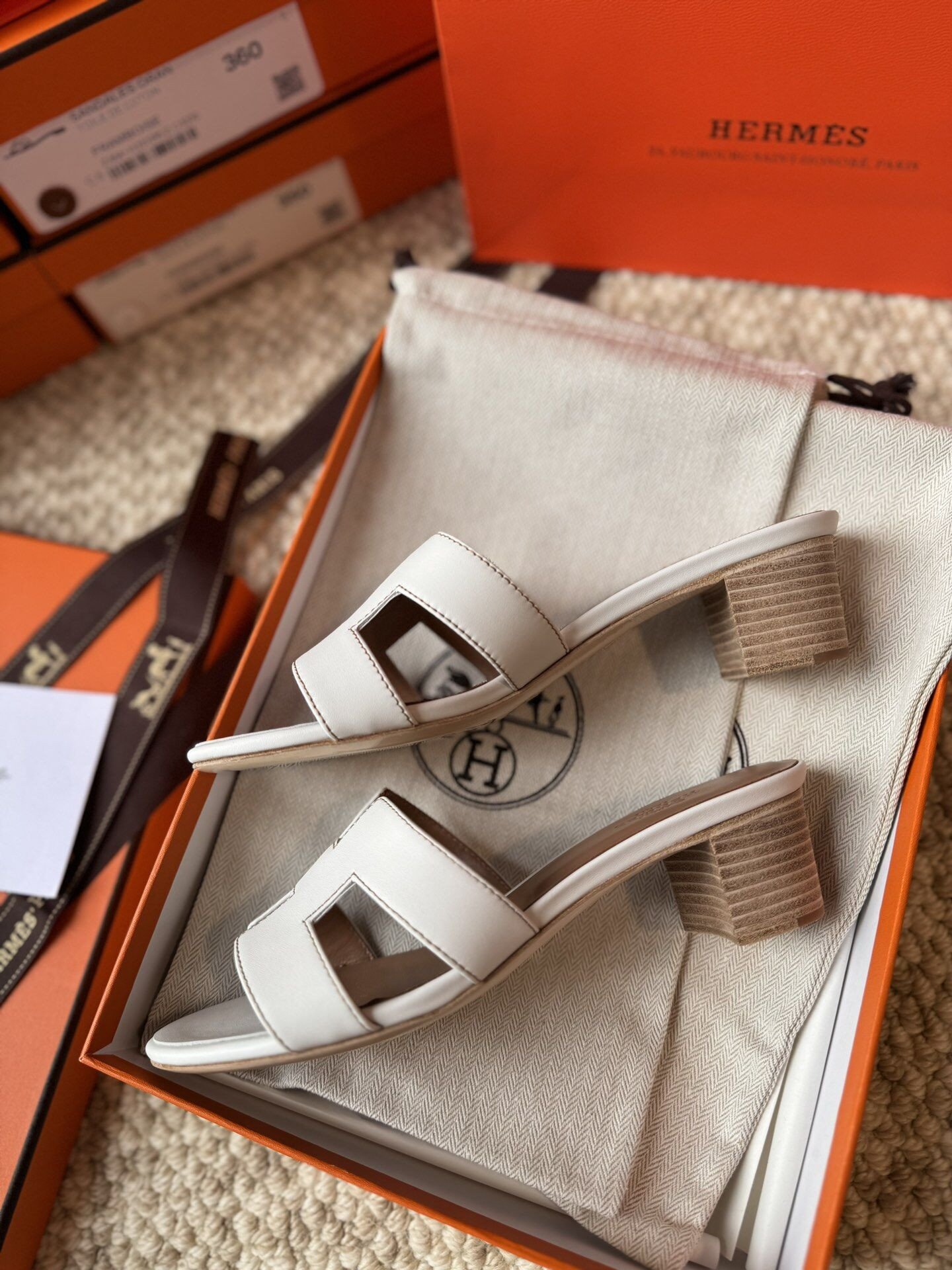 UA Hermès Oasis White Sandal