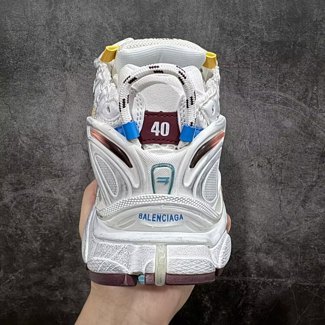 ua Ba*len*cia*ga runner sneaker