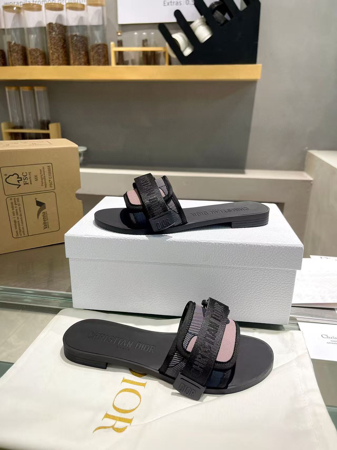 UA Dio(r)evolution Slide