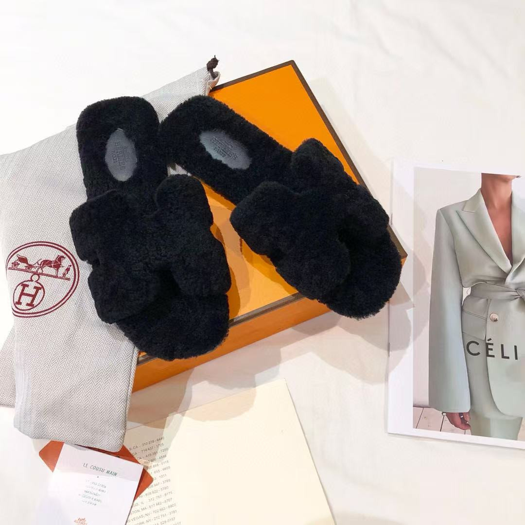 UA Hermès Oran sandal