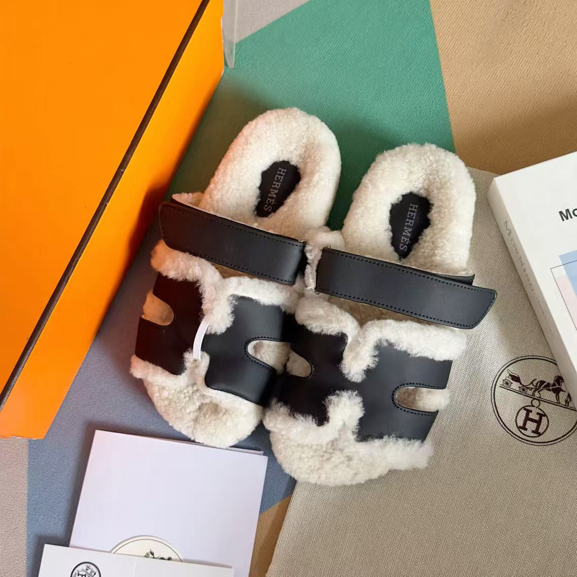 UA Hermès Chypre sandal