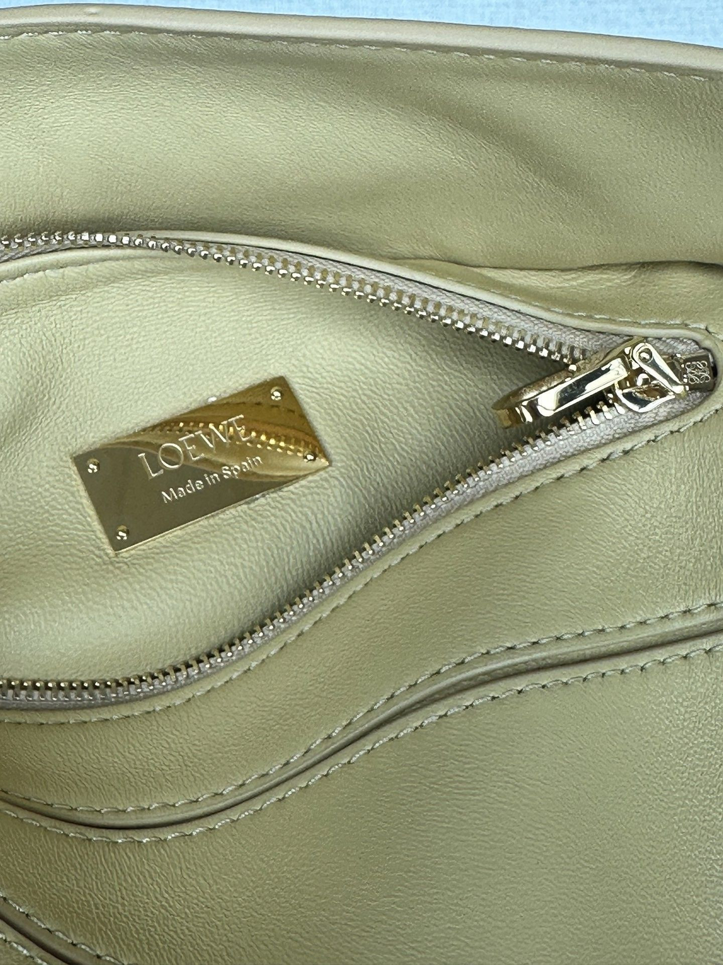 L0ew* mini featherlight puzzle bag nappa lambskin 18x12.5x8cm