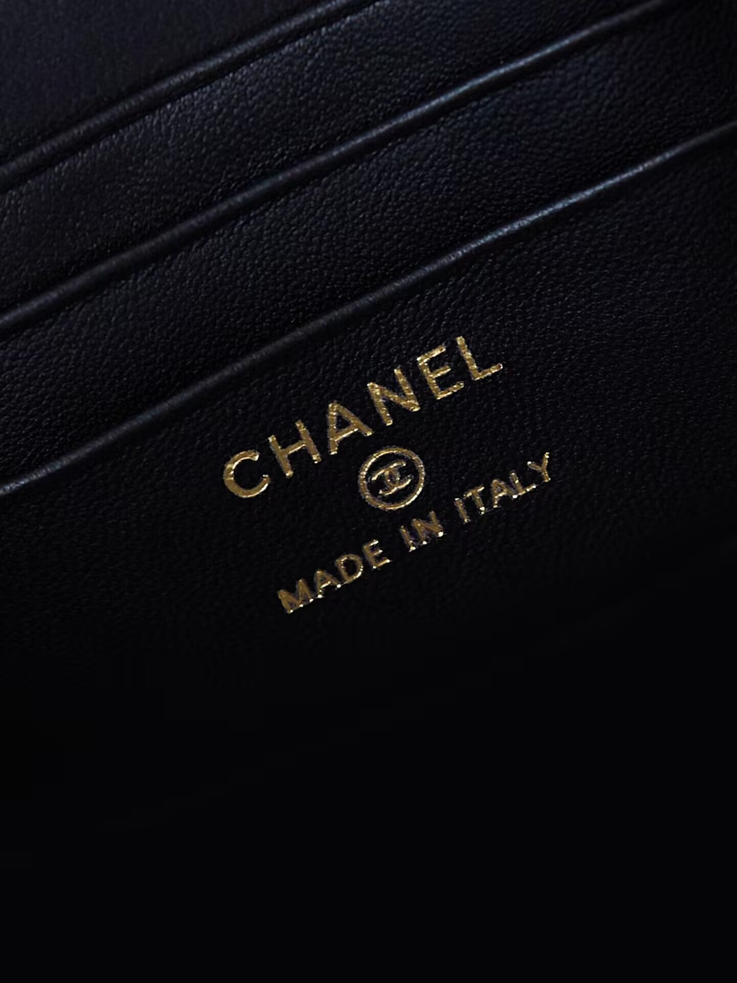 Ch*el with chain 9.5x16x8cm