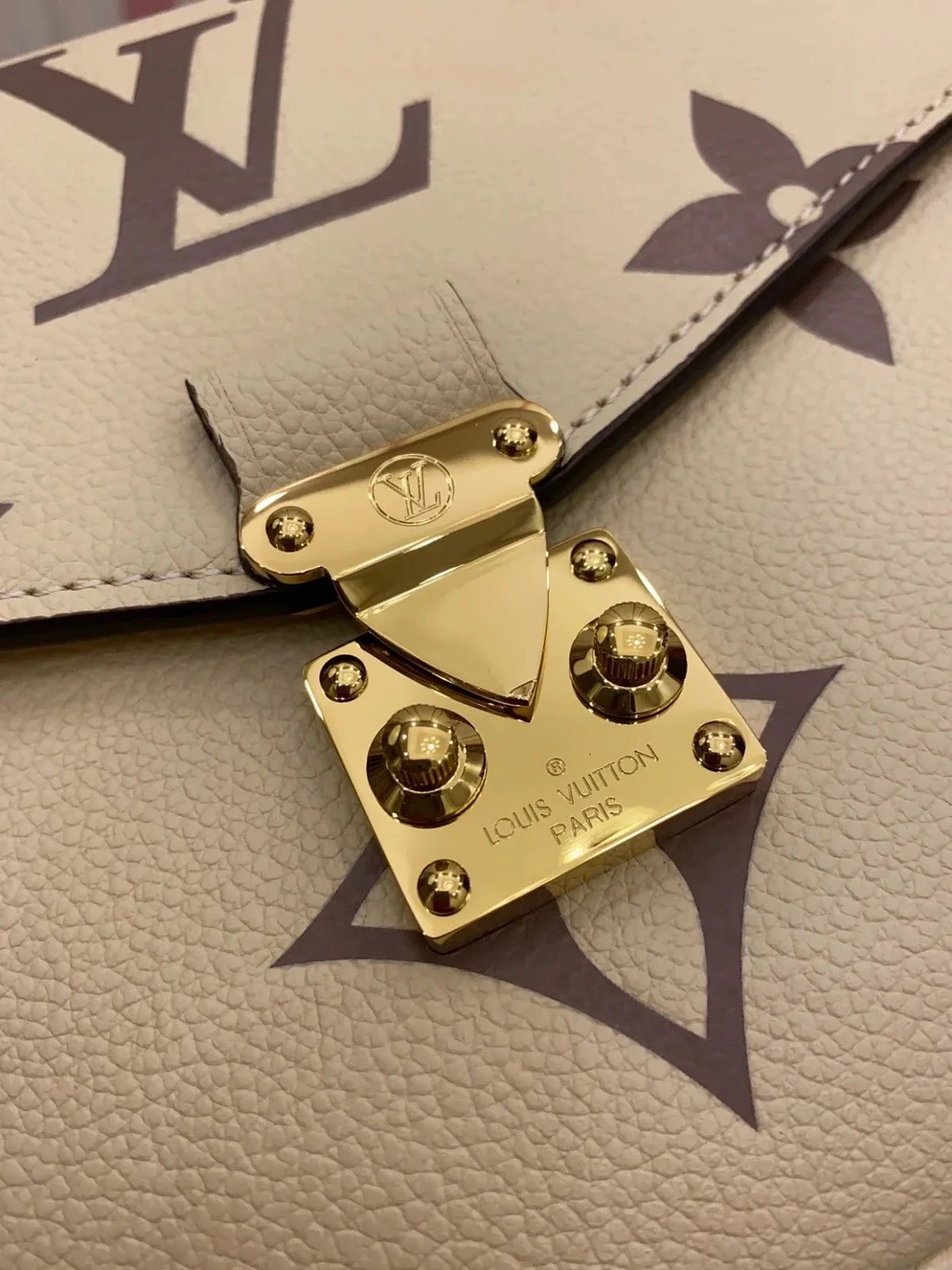 LV POCHETTE METIS M45596