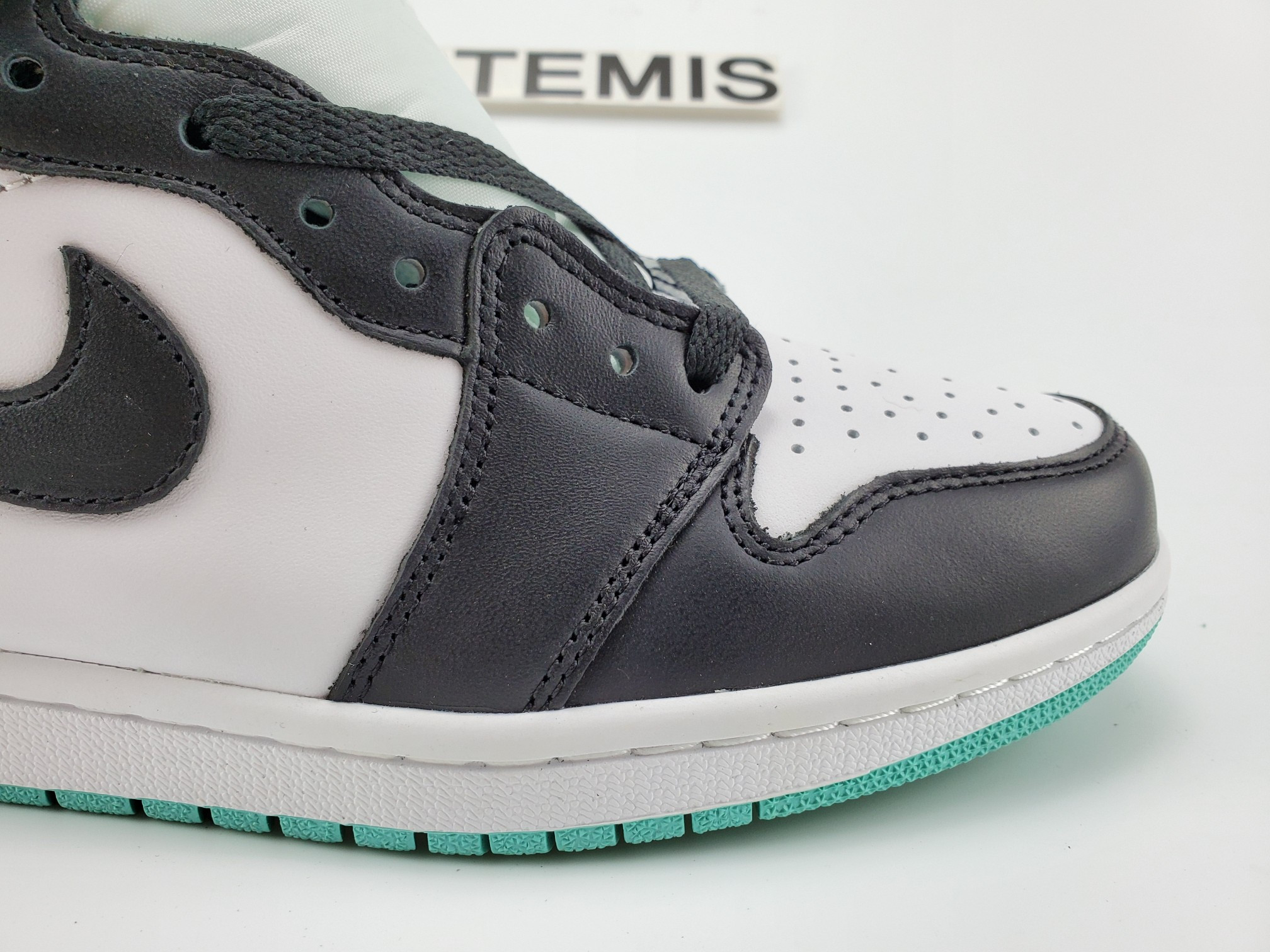 Jordan 1 Retro High Igloo