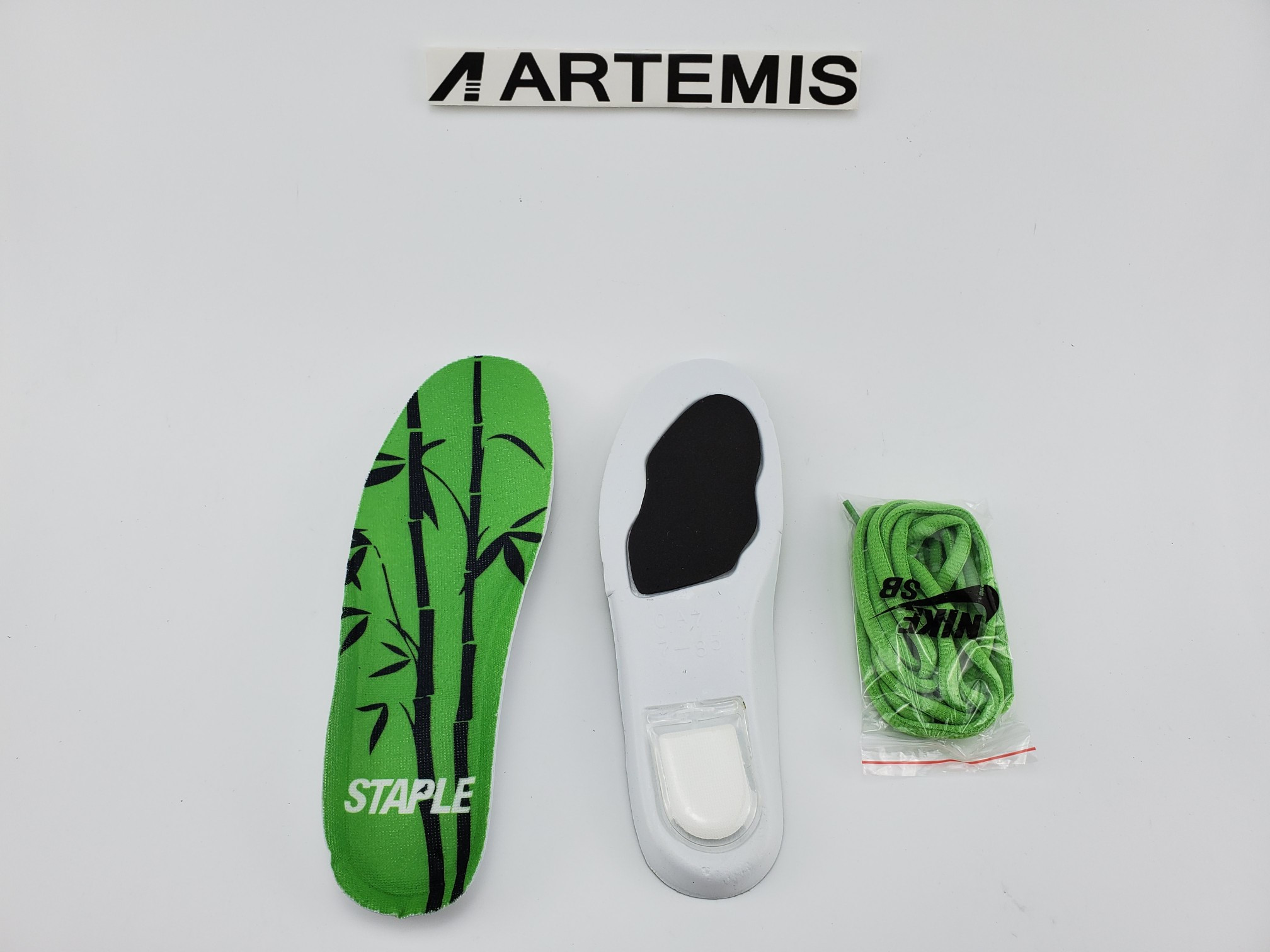 Nike SB Dunk Low Staple Panda Pigeon