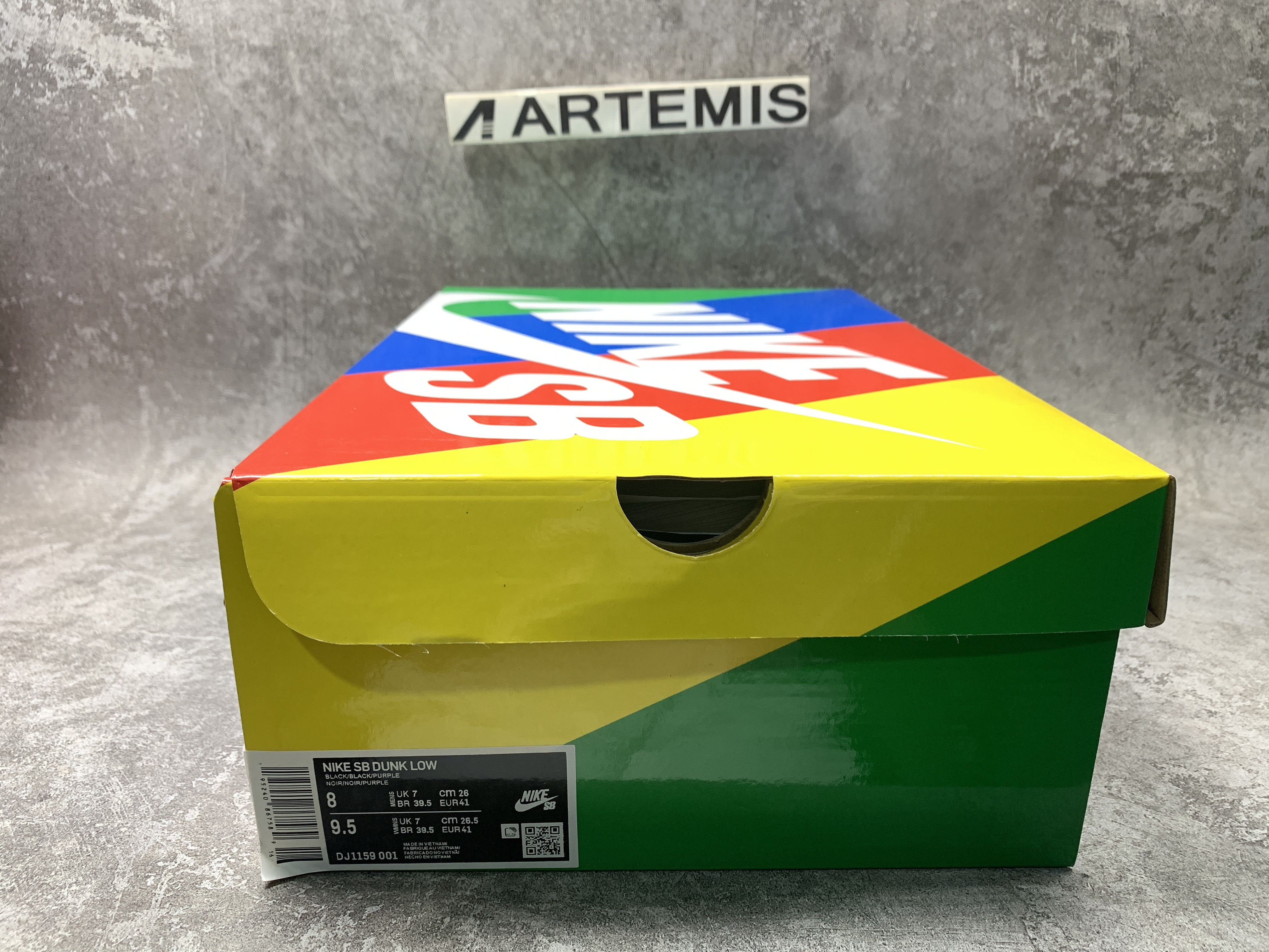 Familia x Nike SB Dunk Low First Avenue