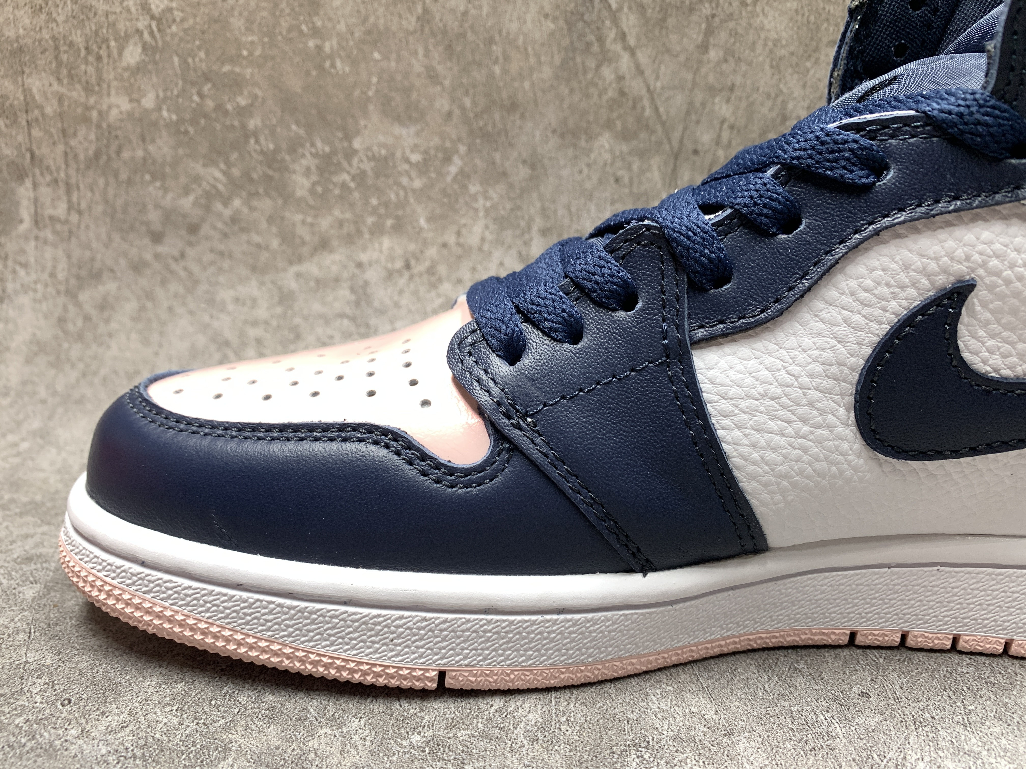 Air Jordan 1 Retro High OG SE Bubble Gum Atmosphere