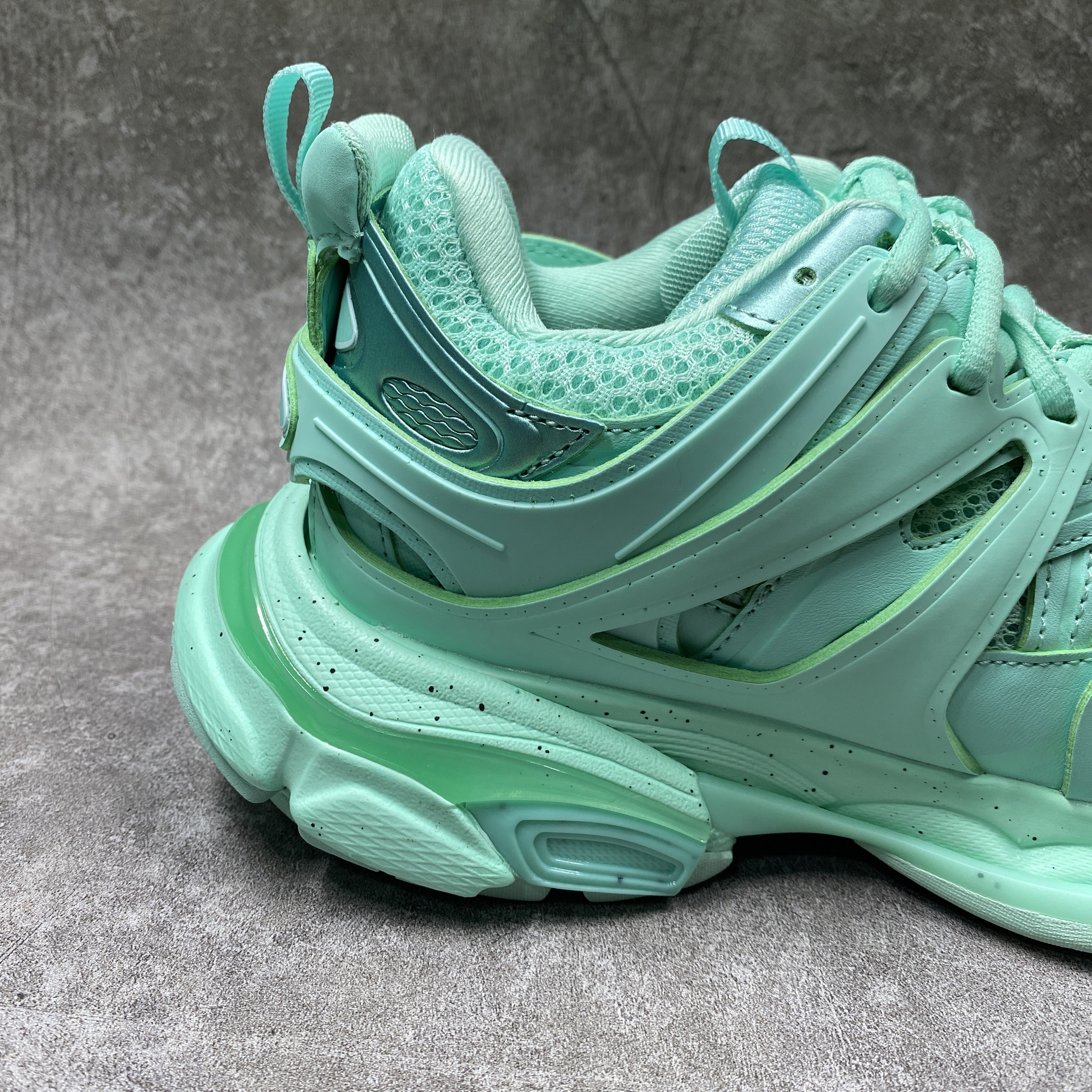 Balenciga Wmns Track Trainer Light Blue