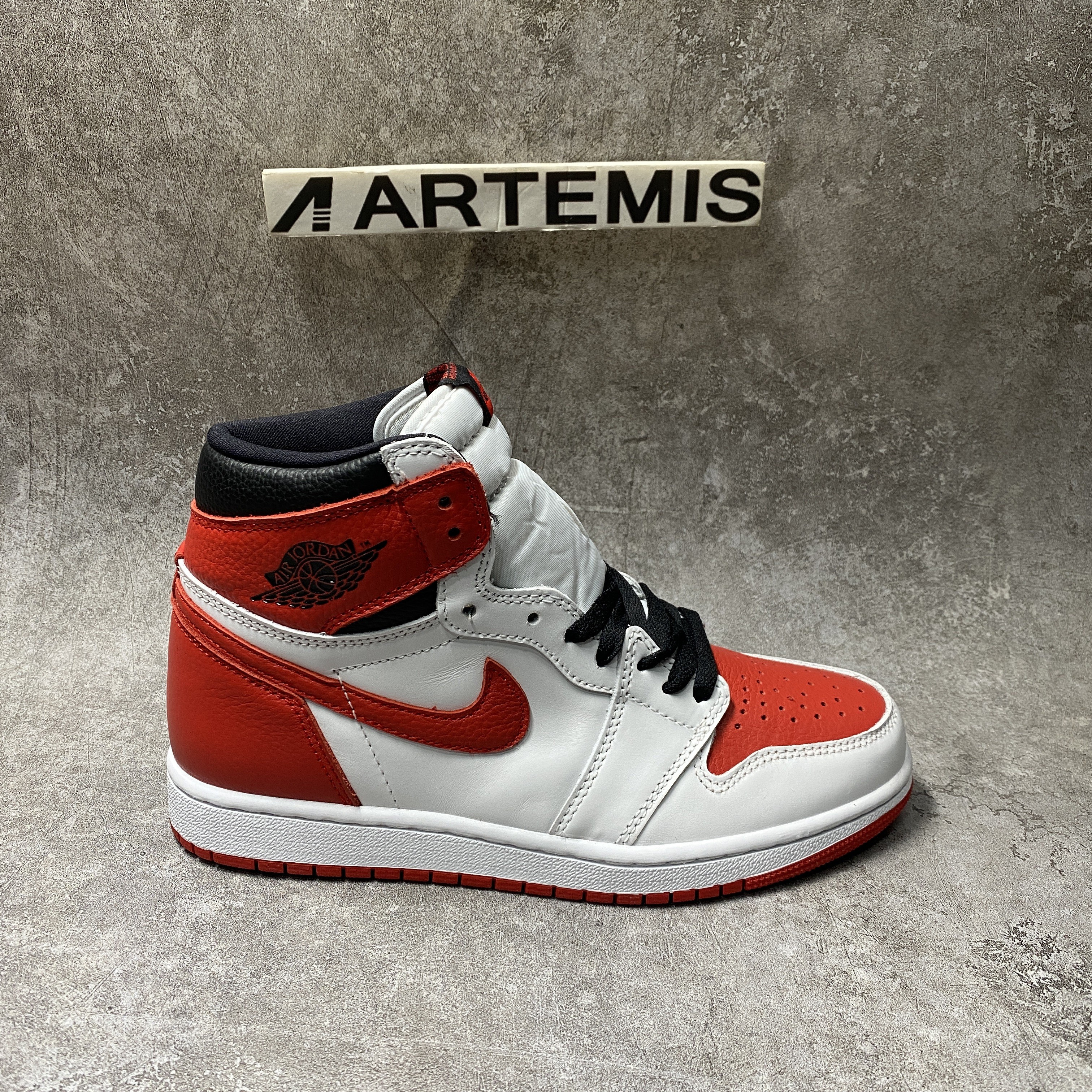 Air Jordan 1 High OG Heritage