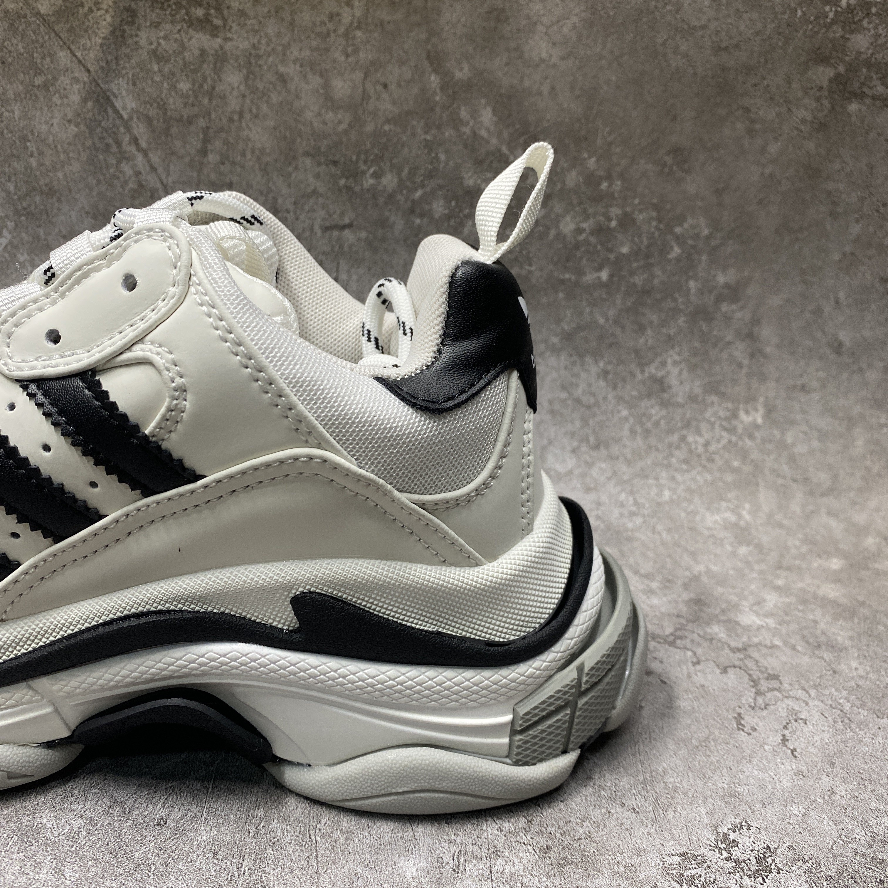 Ba*len*cia*ga triple s sneaker clearsole fluo black white