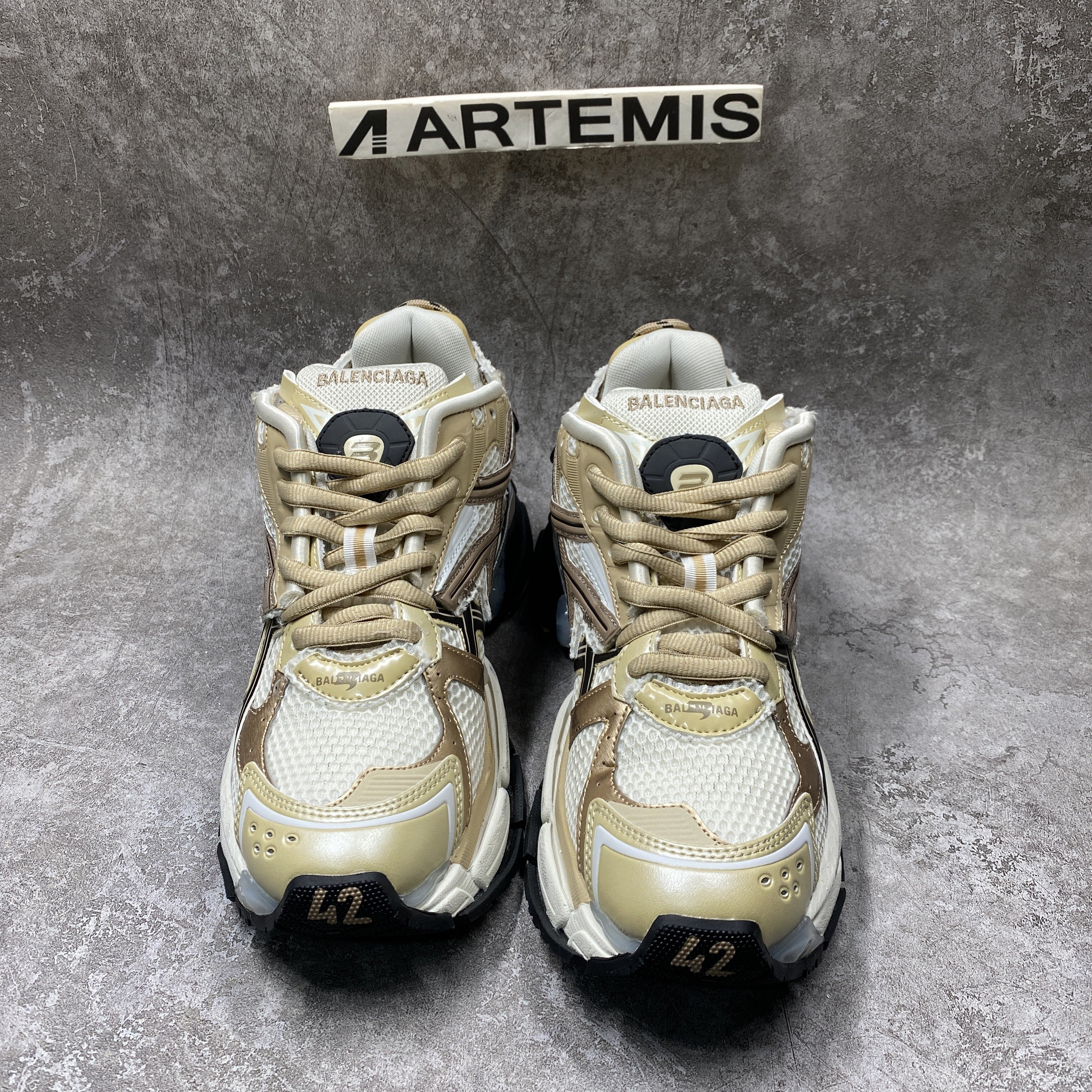 Balenciga Runner Beige Black White