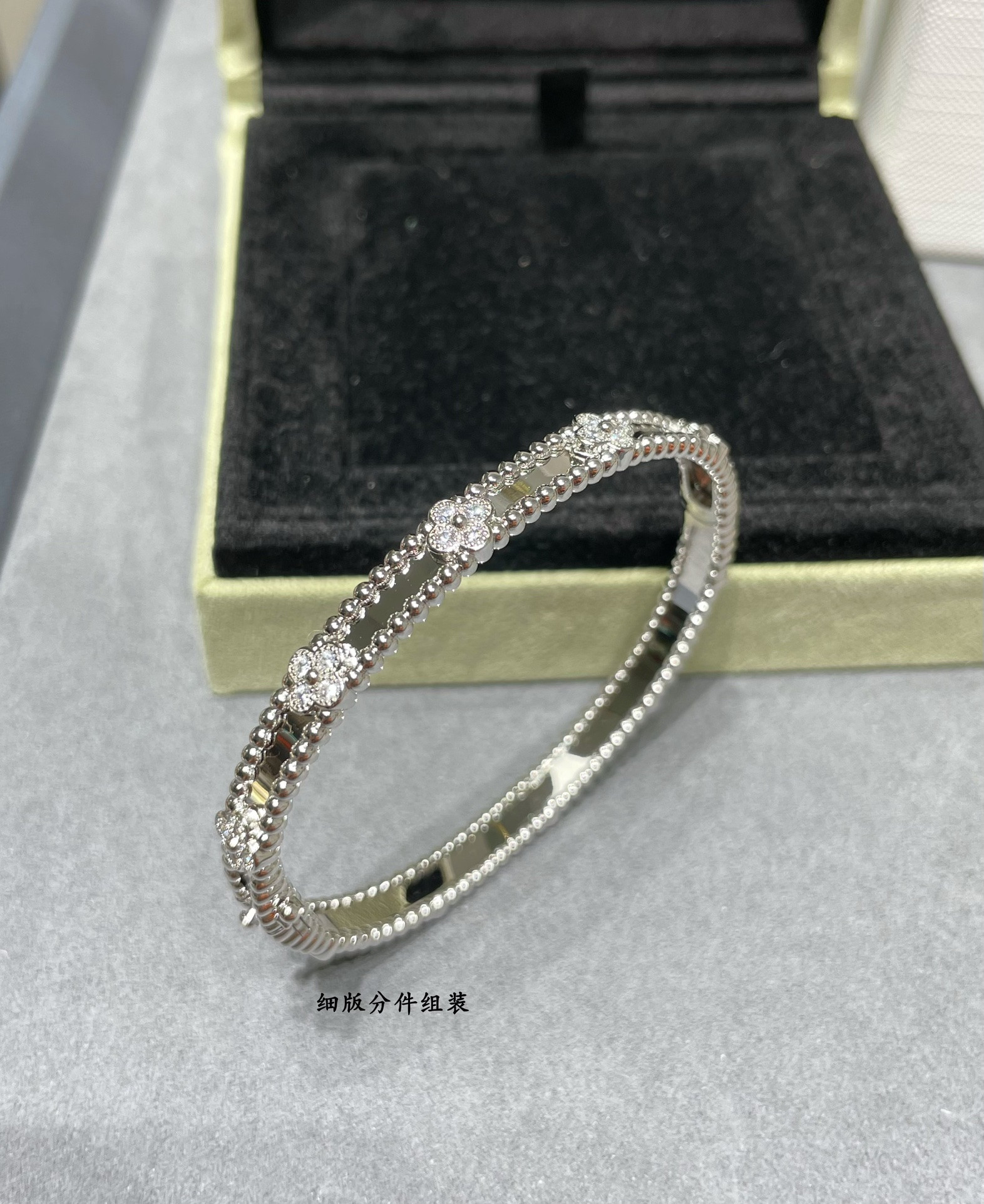 V*N CL*F & arpels narrow kaleidoscope bracelet