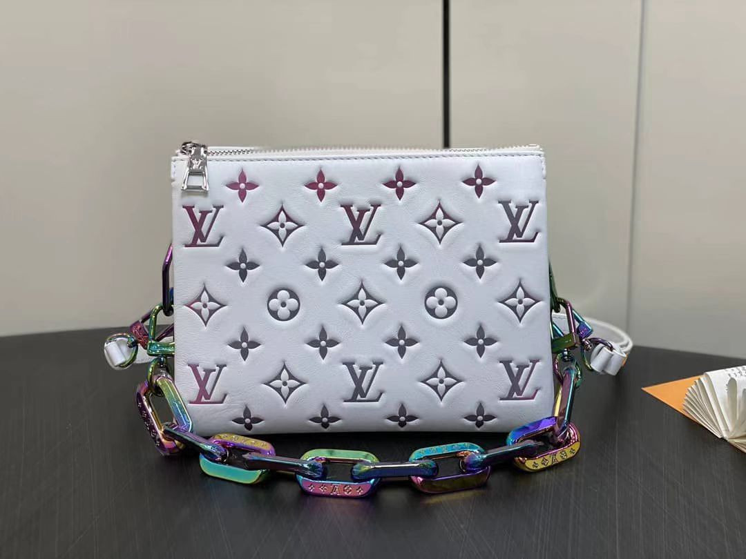 LV Coussin BB M23617 21×16×7cm