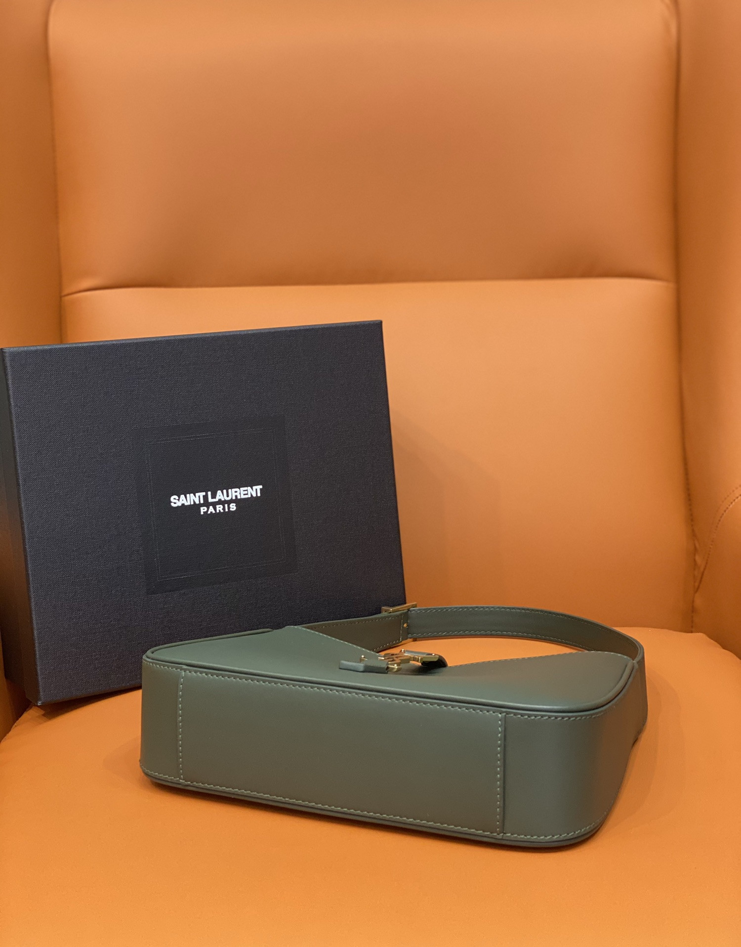 Y*L le 5 À 7 in smooth leather vert fonce  23 x 16 x 6.5 cm