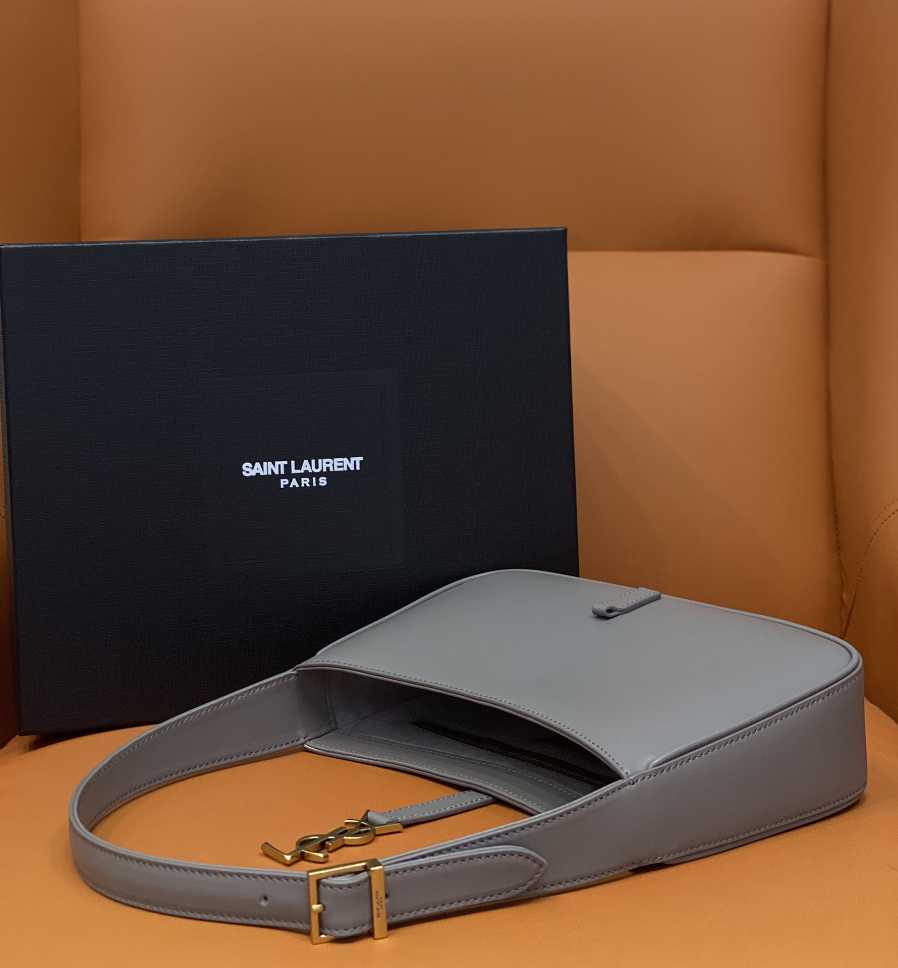 Y*L le 5 À 7 in smooth leather storm 23 x 16 x 6.5 cm