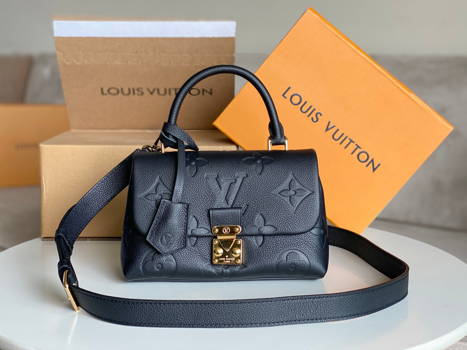 LV Madeleine BB M45978 24x17x8.5cm