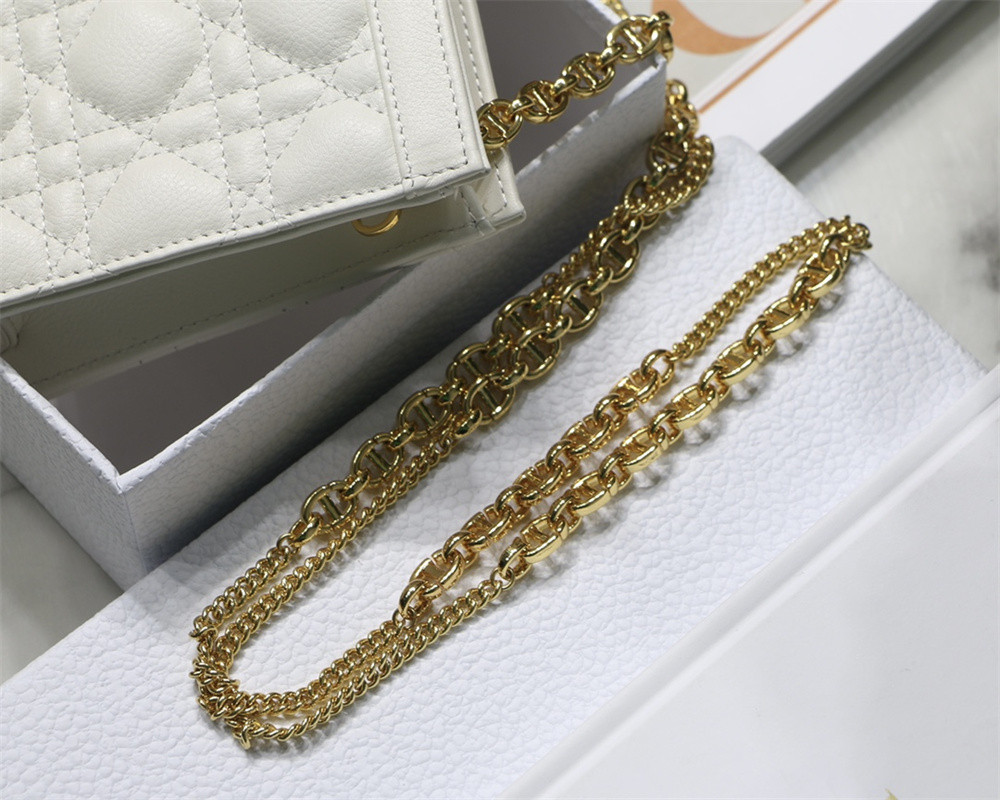 d*or caro zipped pouch with chain latte S*pple cannage calfskin 19 x 14 x 4.5 cm