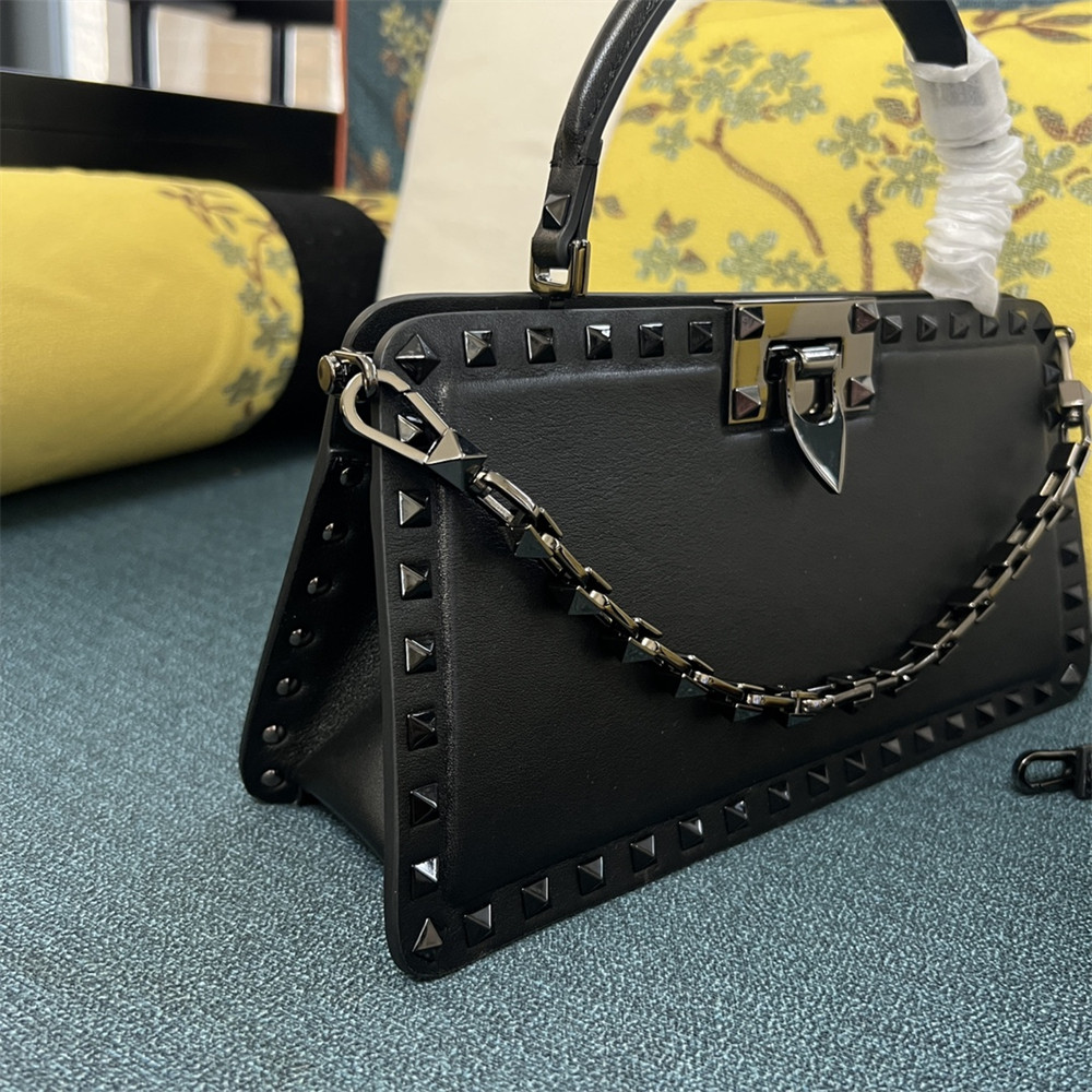 VALENTINO GARAVANI ROCKSTUD23 smooth calfskin handbag Black