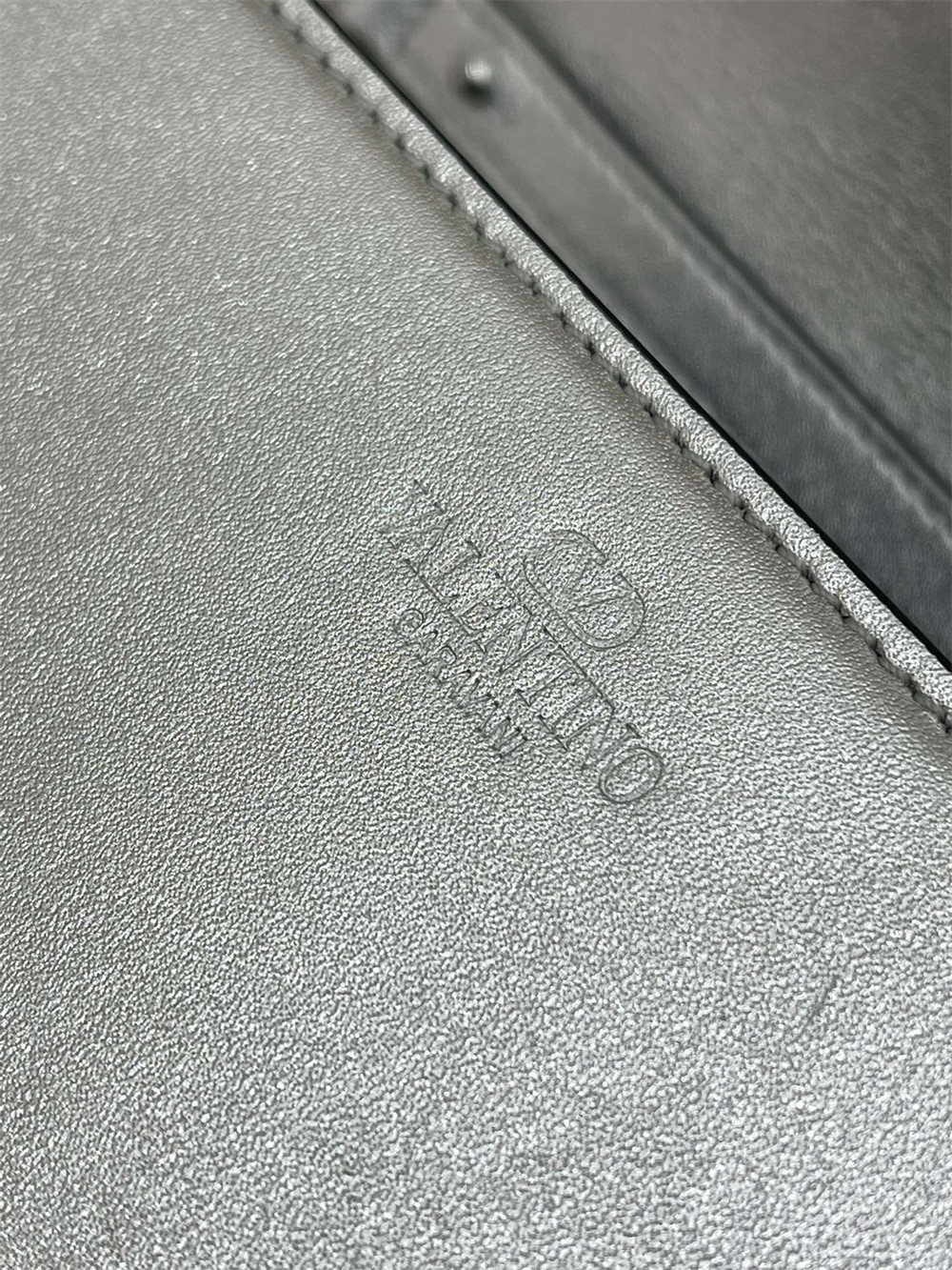 VALENTINO GARAVANI LOCÒ CALFSKIN SHOULDER SMALL BAG SILVER 22 x 16  x 7 cm