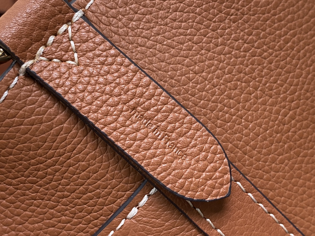 LV M24165 Lock and Walk 7.9 x 8.1 x 4.7 inches