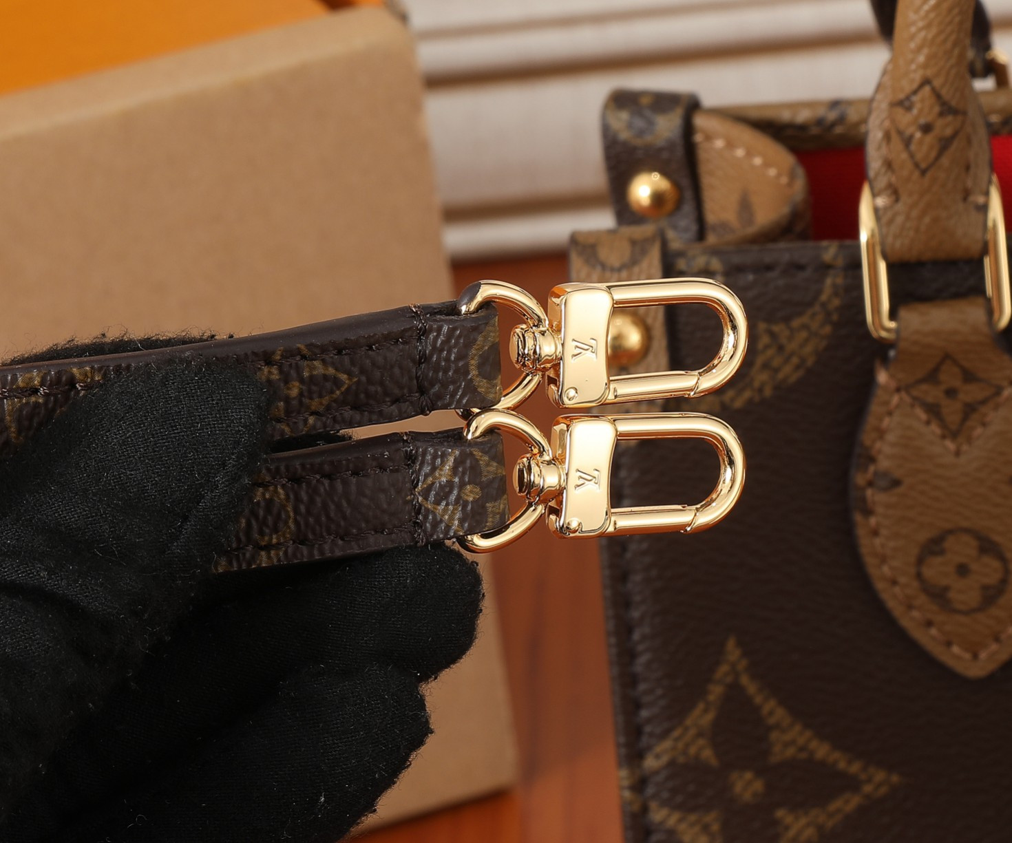 LV  OnTheGo BB M46839 7.1 x 5.9 x 3.3 inches