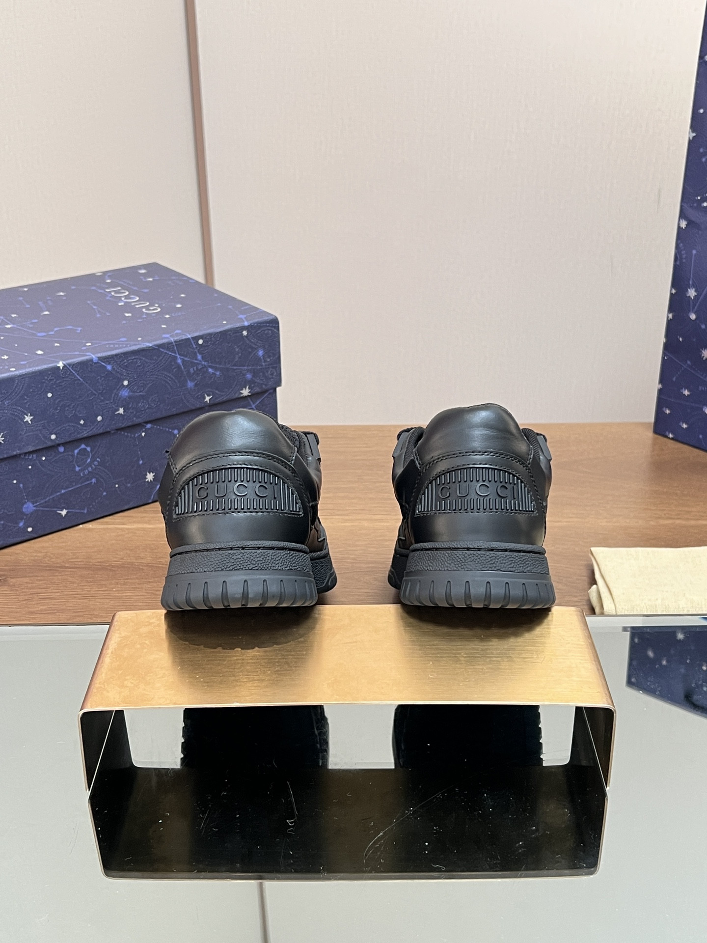 ua G*u*i low-top sneaker