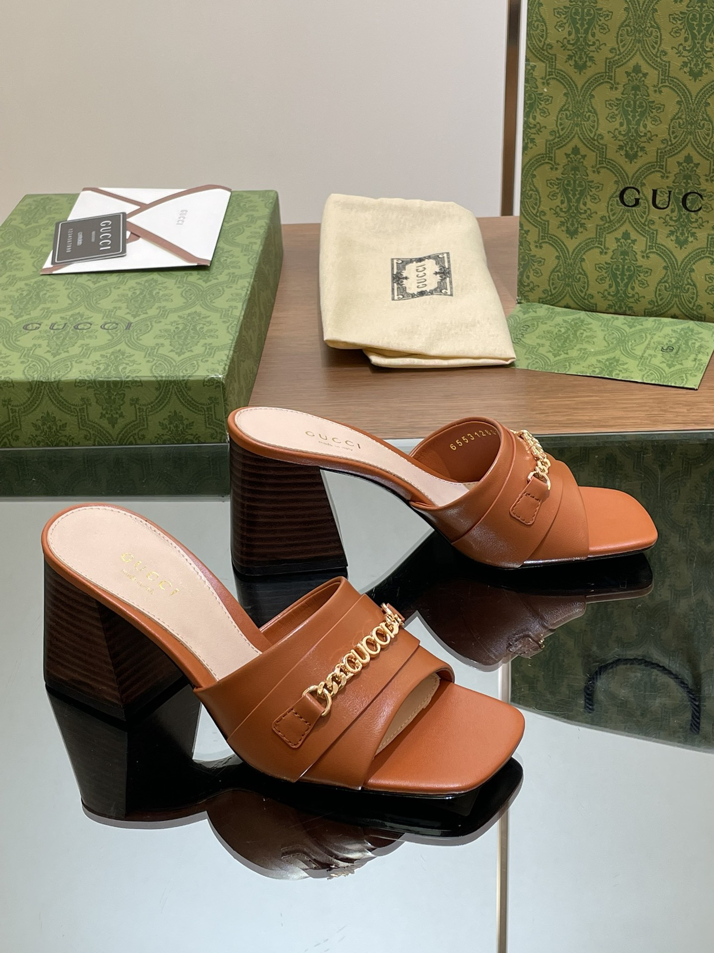 ua G*u*i signoria slide sandal