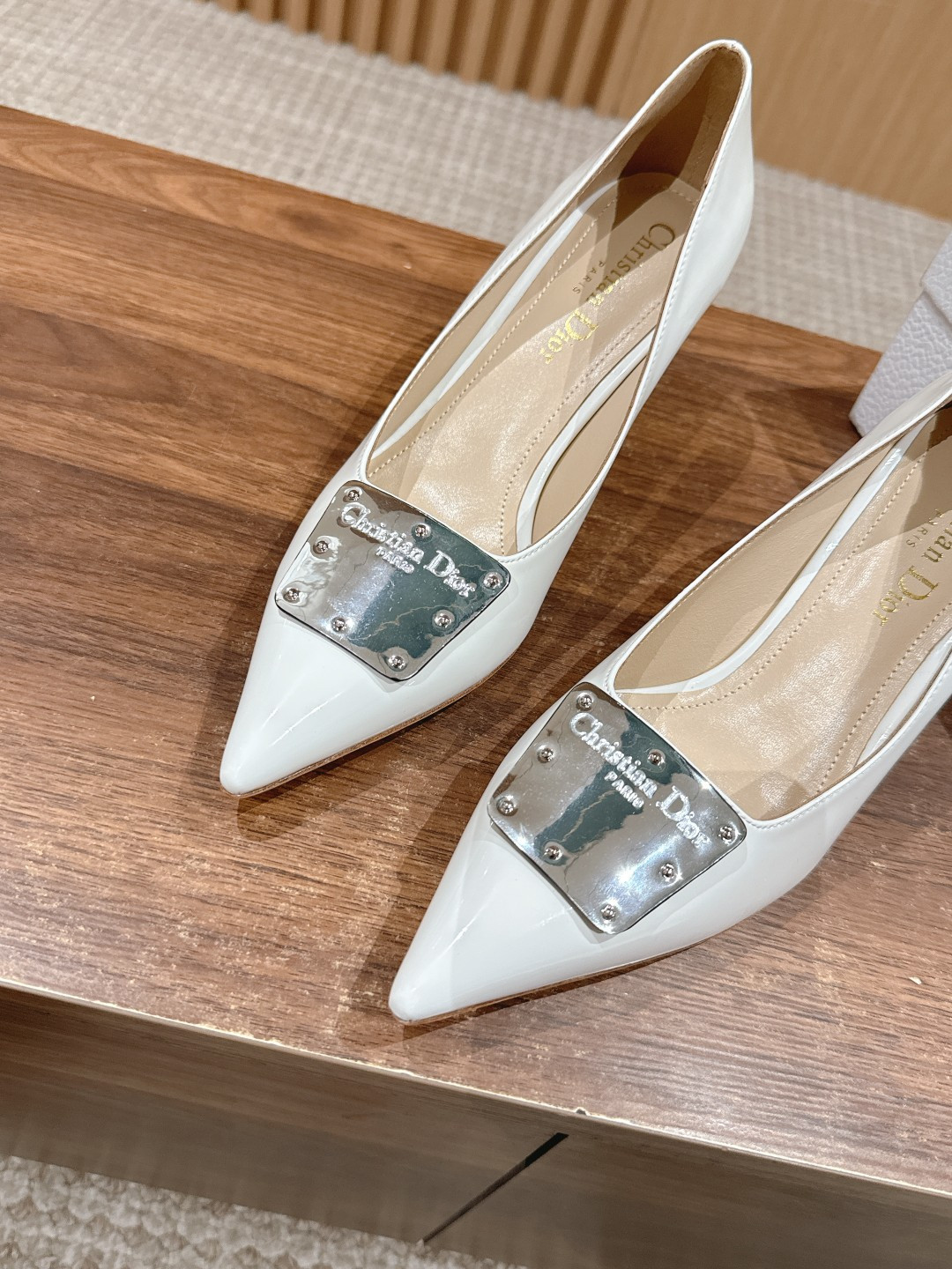 ua ch**an D*or la parusienne pump