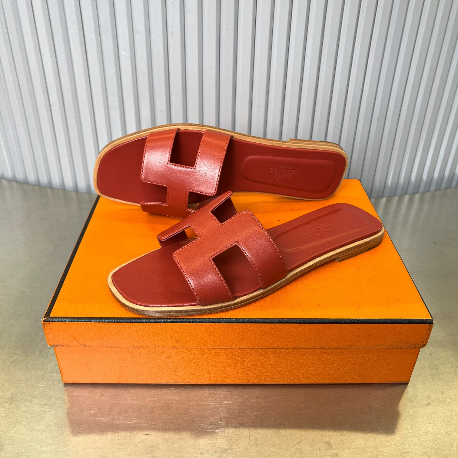 UA Hermès Oran sandal