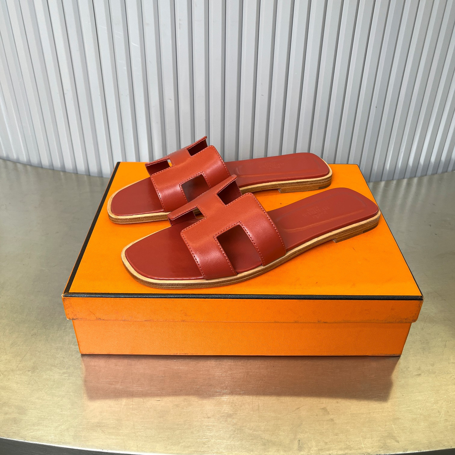 UA Hermès Oran sandal