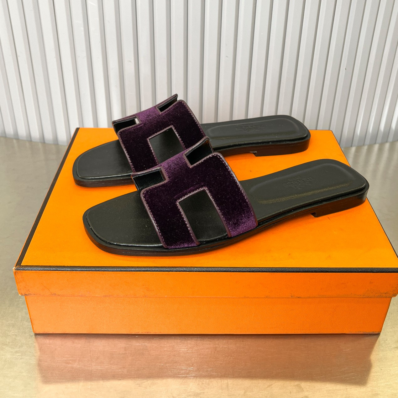 UA Hermès Oran sandal