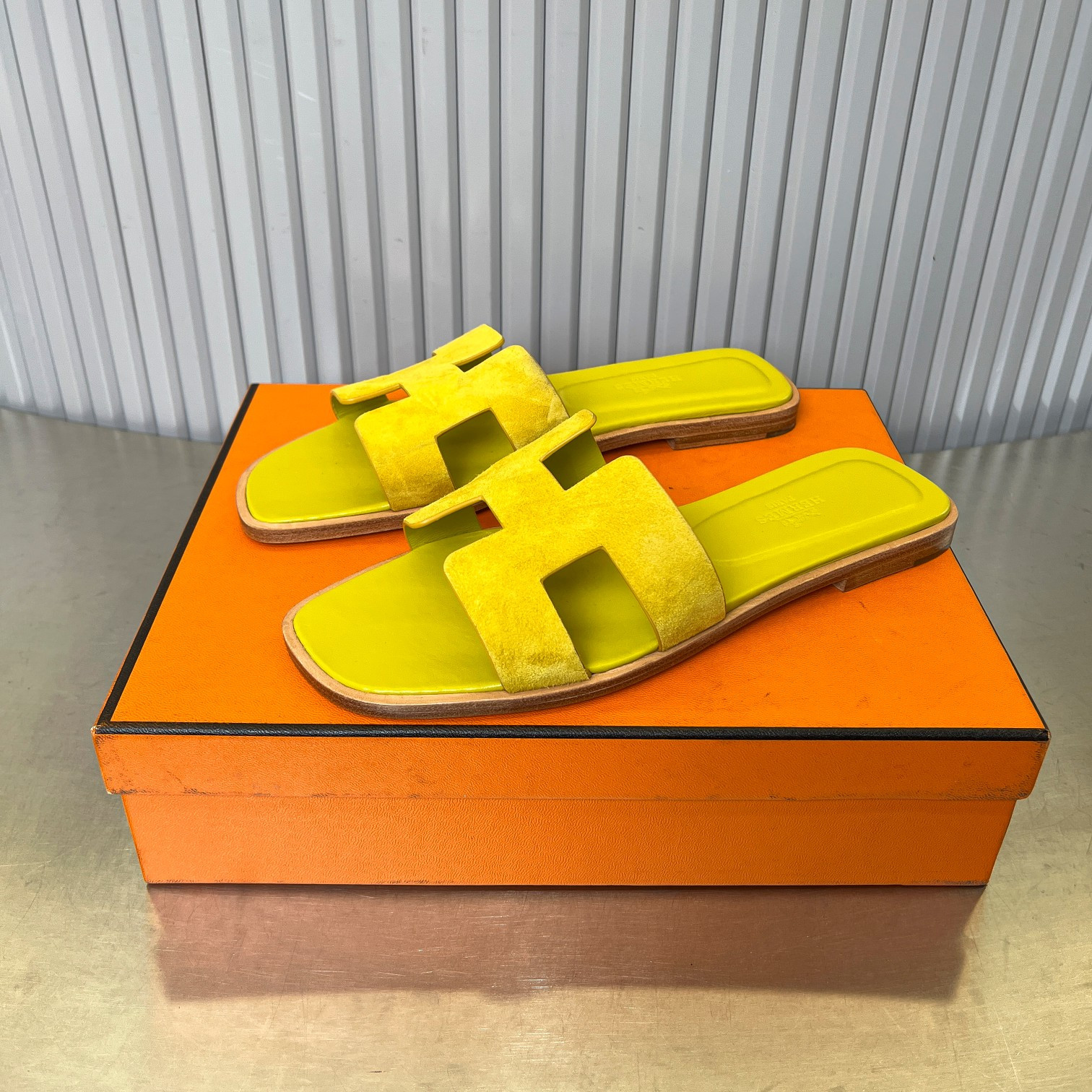 UA Hermès Oran sandal