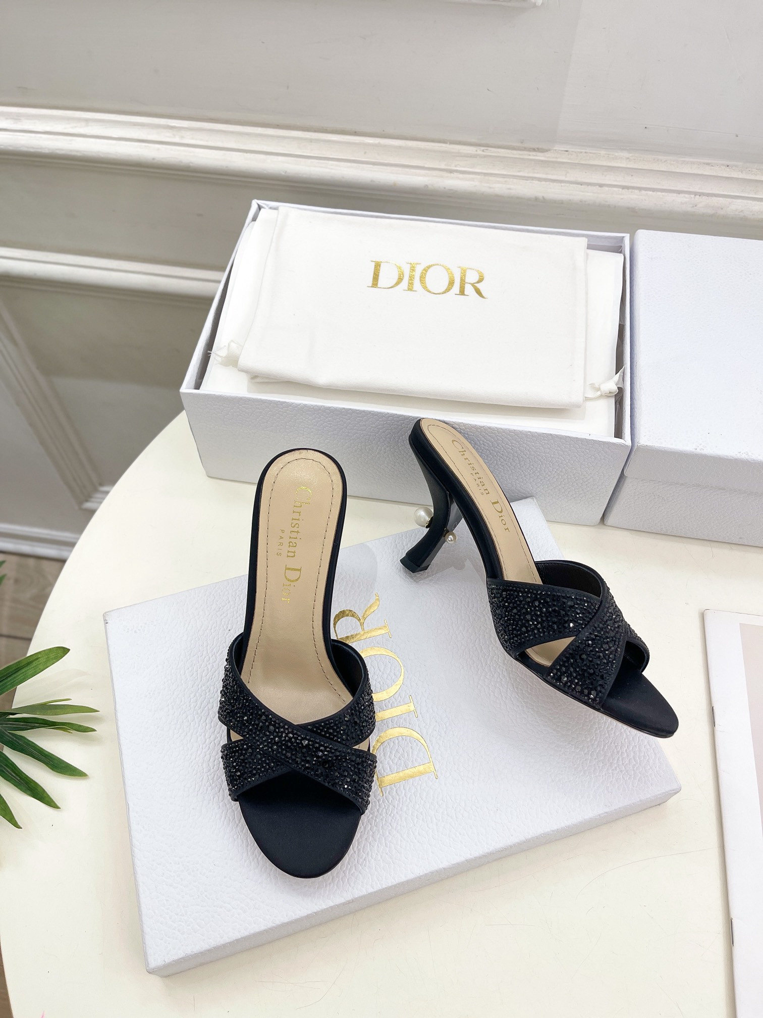 ua D*or tribales heeled slide