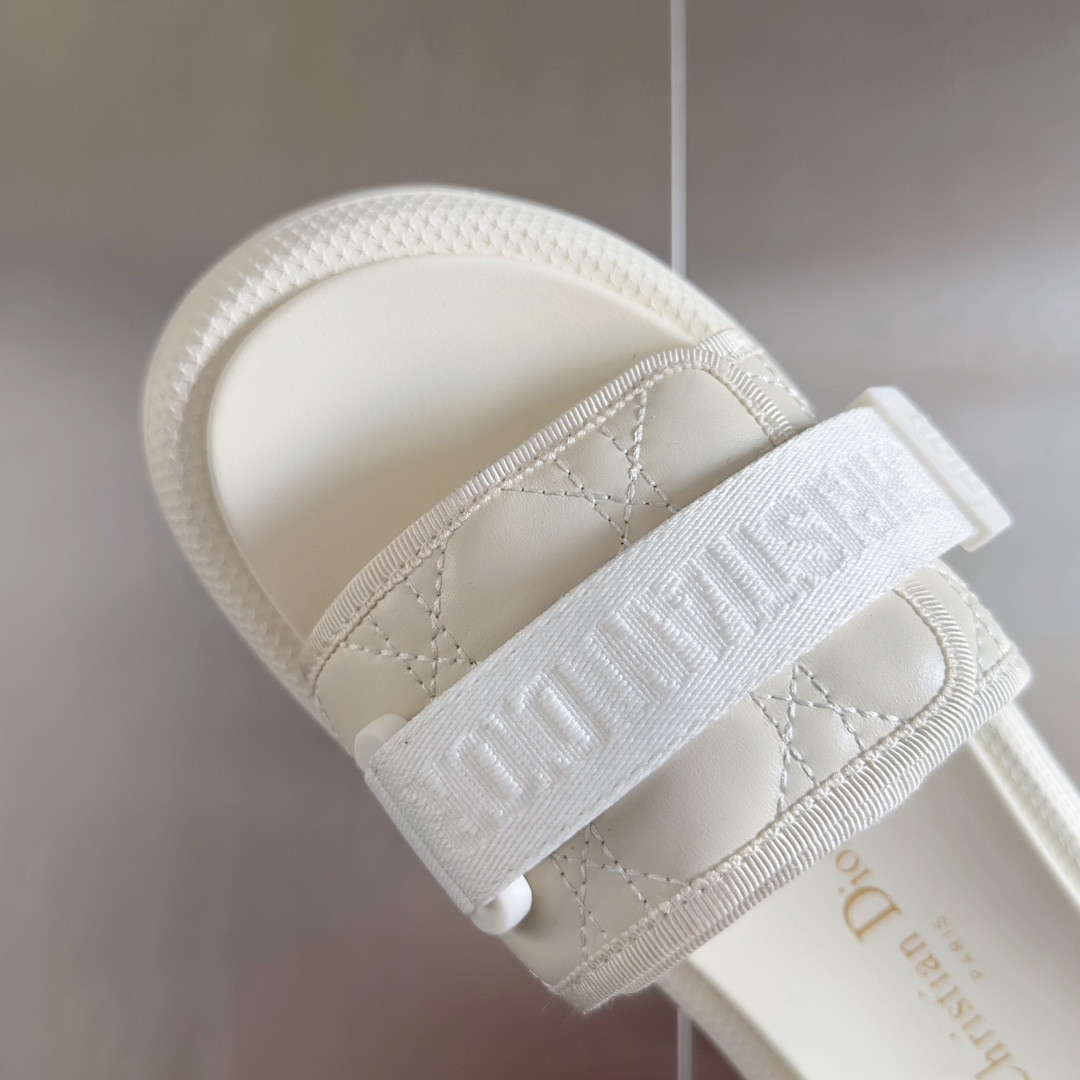 ua D*oriviera dio(r)evolution slide white