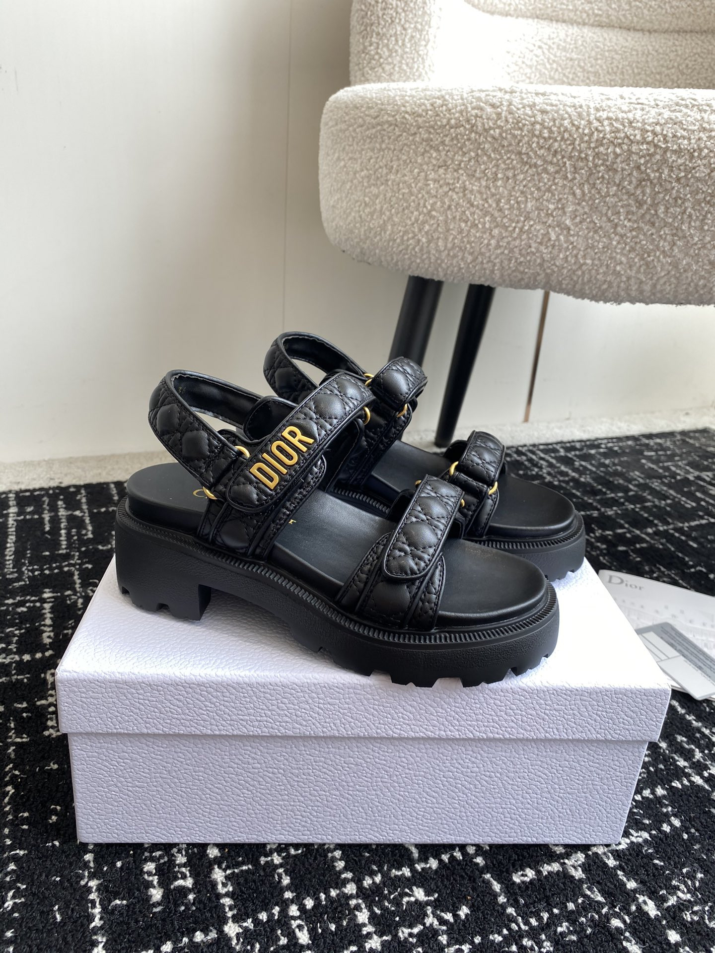 ua D*oract platform sandal
