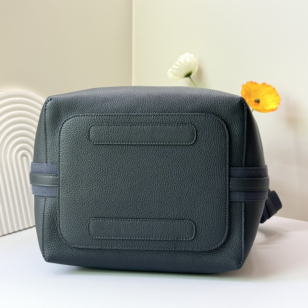 L**o p*ana large bale bag grained calfskin 24 x 20 x 27 cm