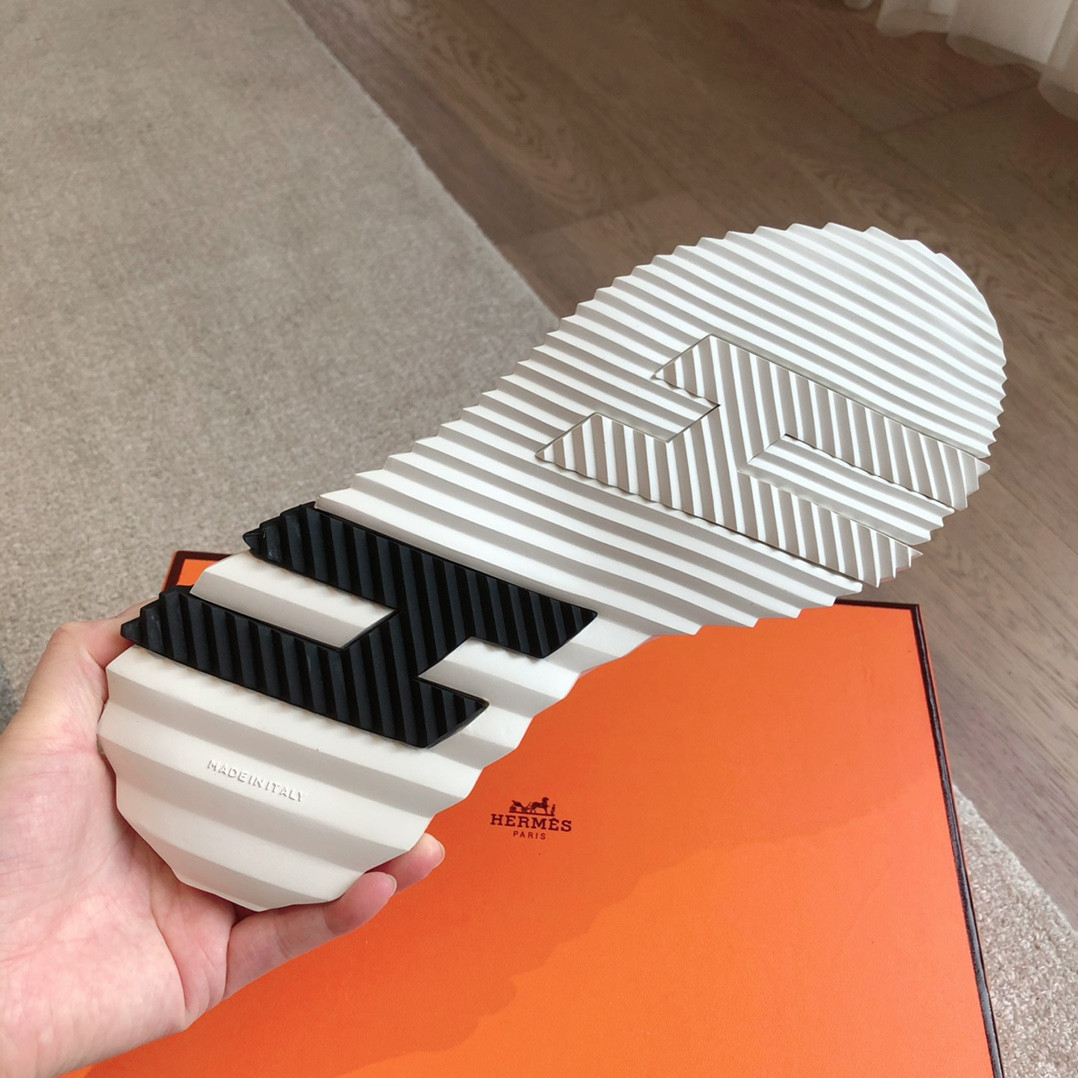 UA Hermès Bouncing Sneaker