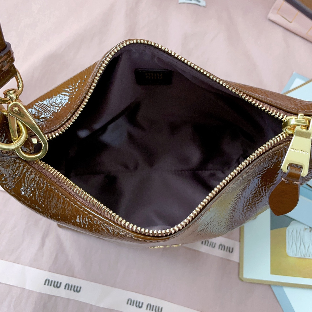 MIU MIU Naplak patent leather pouch 14x18.5x10cm