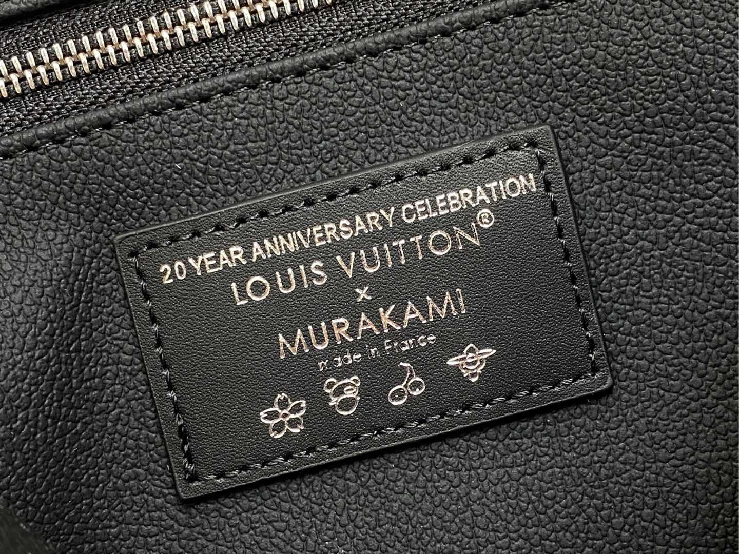 LV POCHETTE COSMÉTIQUE M13743 BLACK 27x18x9cm