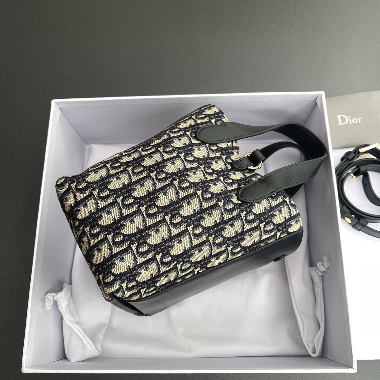 D*or small signature bucket bag 21x19x11cm