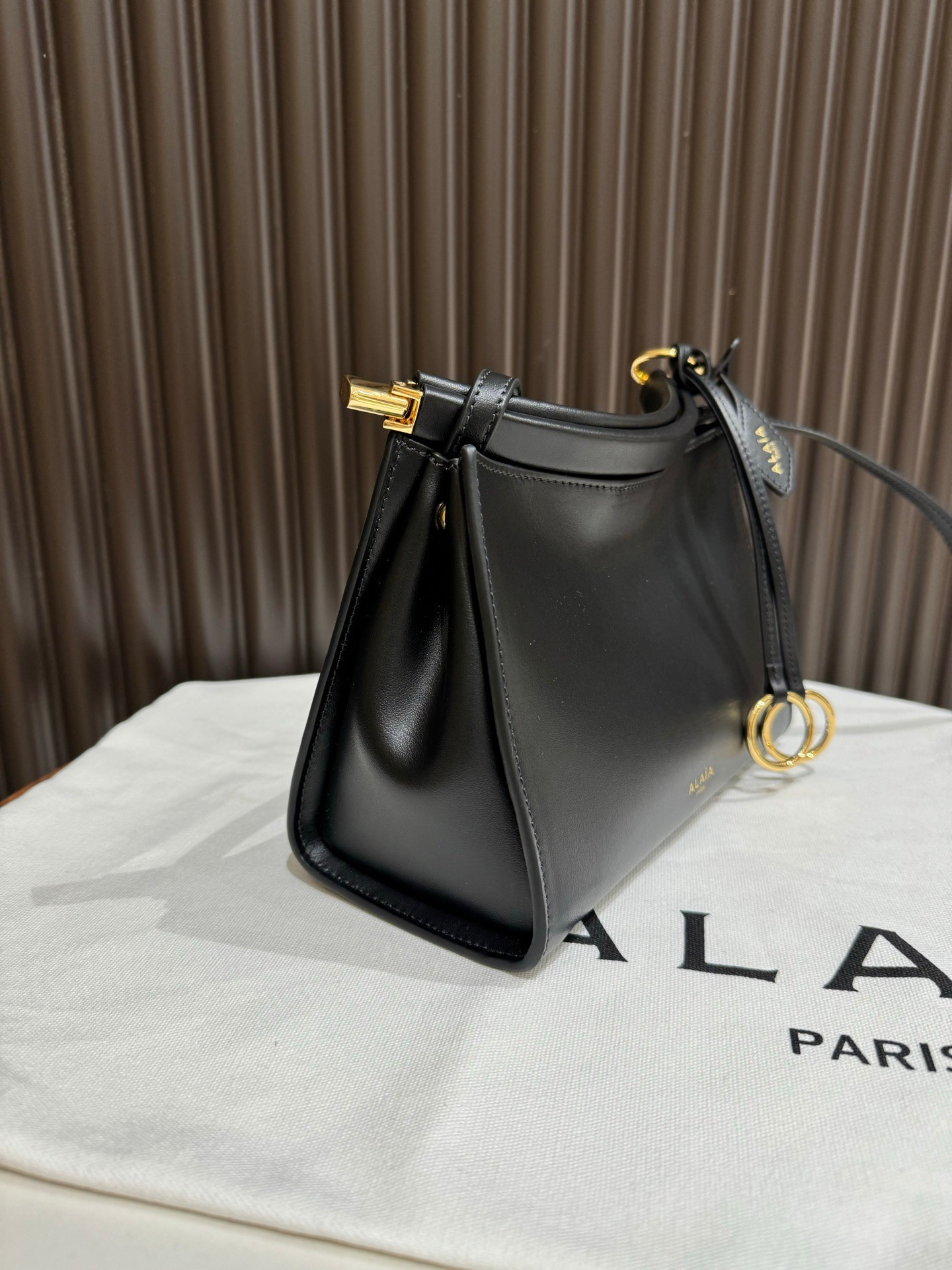 ALAÏA LE CLICK SMALL SQUARE BAG 20x15x9cm