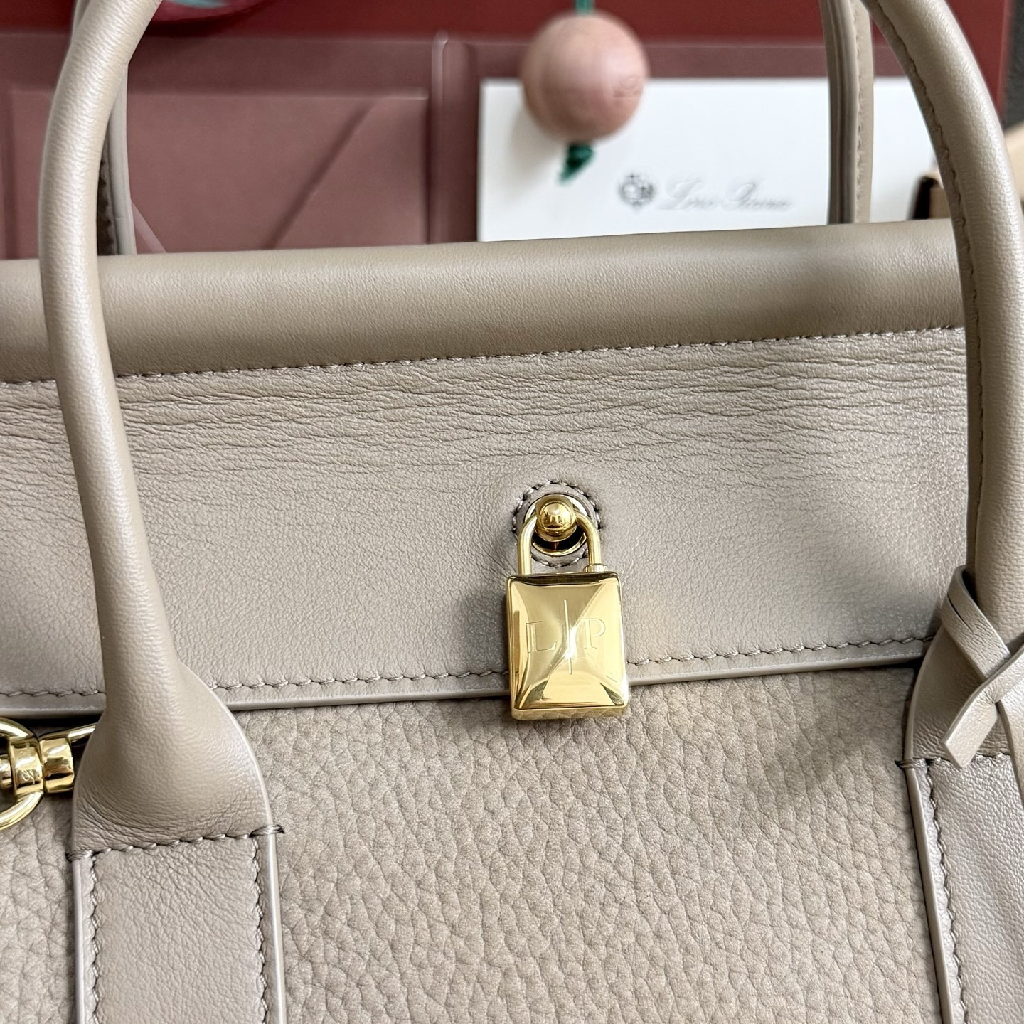 L**o p*ana loom l25 calfskin 25x18x12.5cm