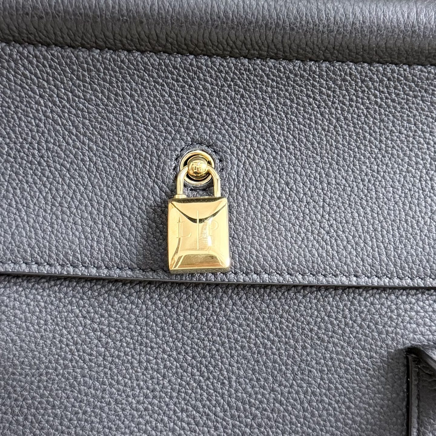 L**o p*ana loom l32 calfskin 33x23x18cm