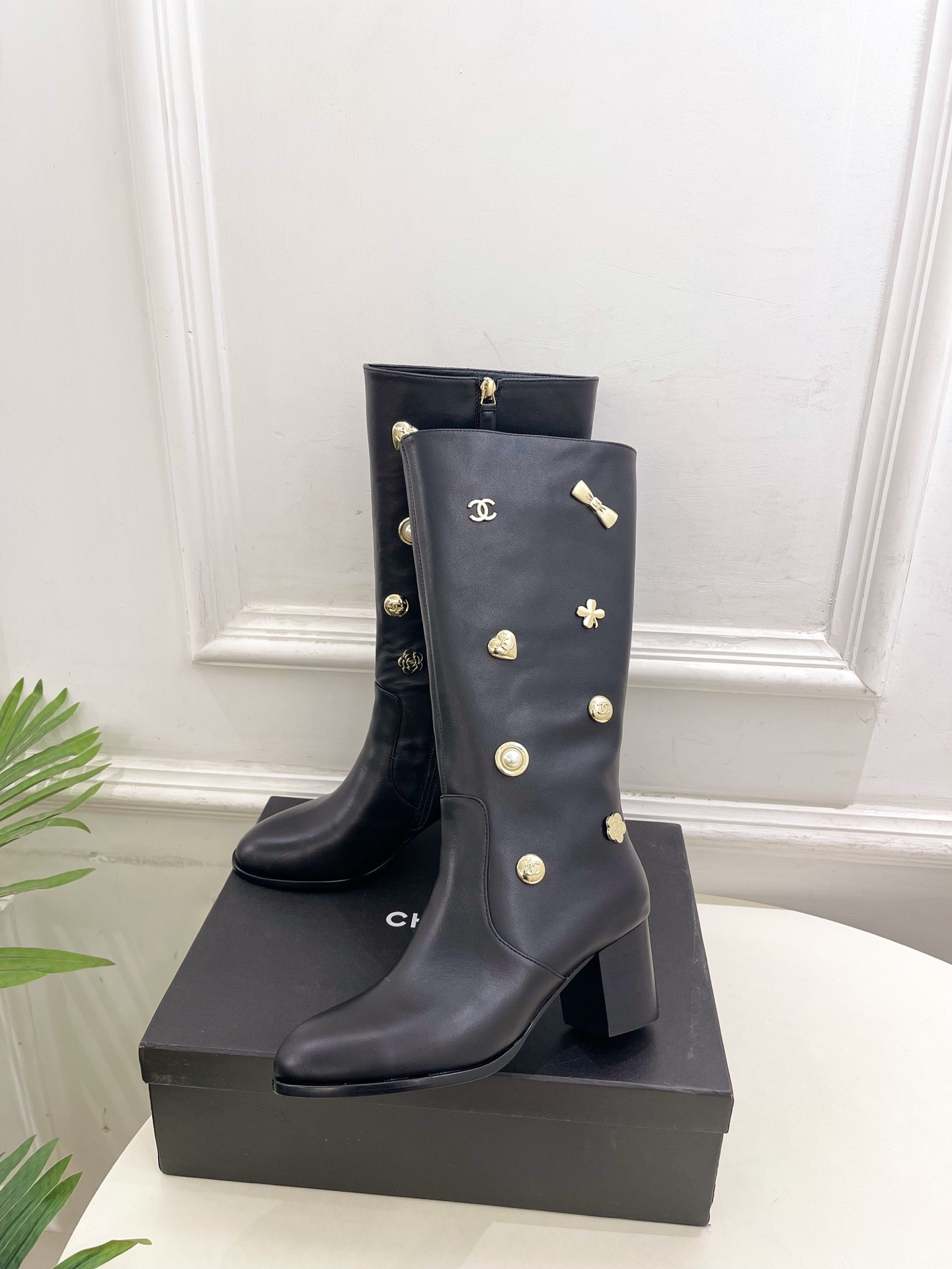 ua Ch*el boots 6cm heel